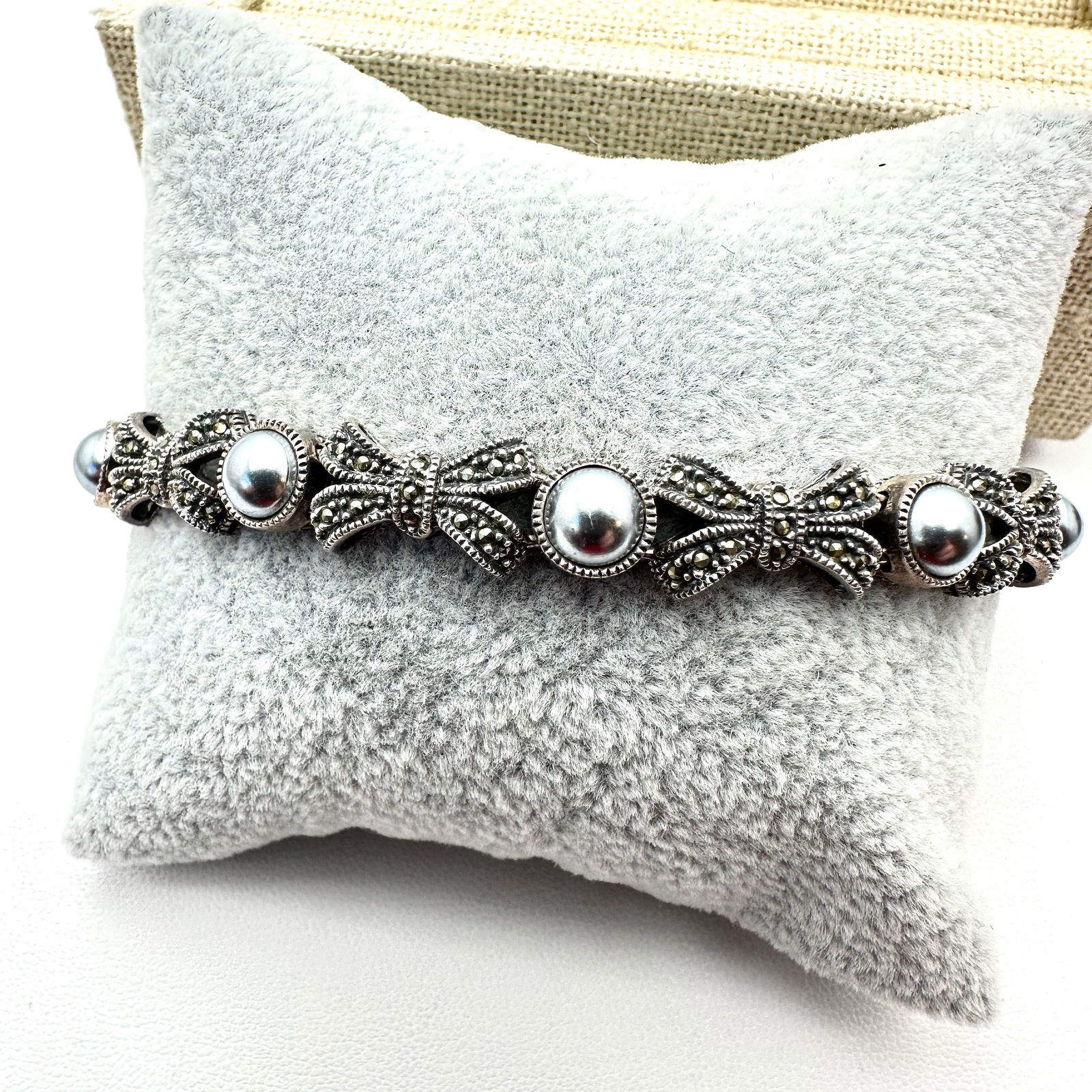 Black pearl Marcasite Bow Design Sterling Silver Bracelet 7.5 Inch 23 Grams Missing One Pearl: Black pearl Marcasite Bow Design Sterling Silver Bracelet 7.5 Inch 23 Grams Missing One Pearl