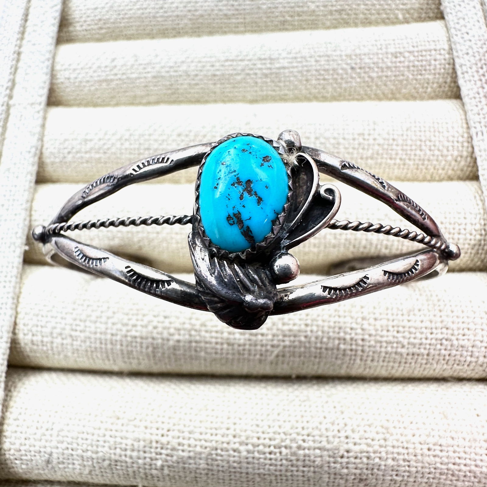Vintage Native American Turquoise Sterling Silver Cuff Bracelet Petite Size 6 Inch Weight 10 Grams (1 of 2)