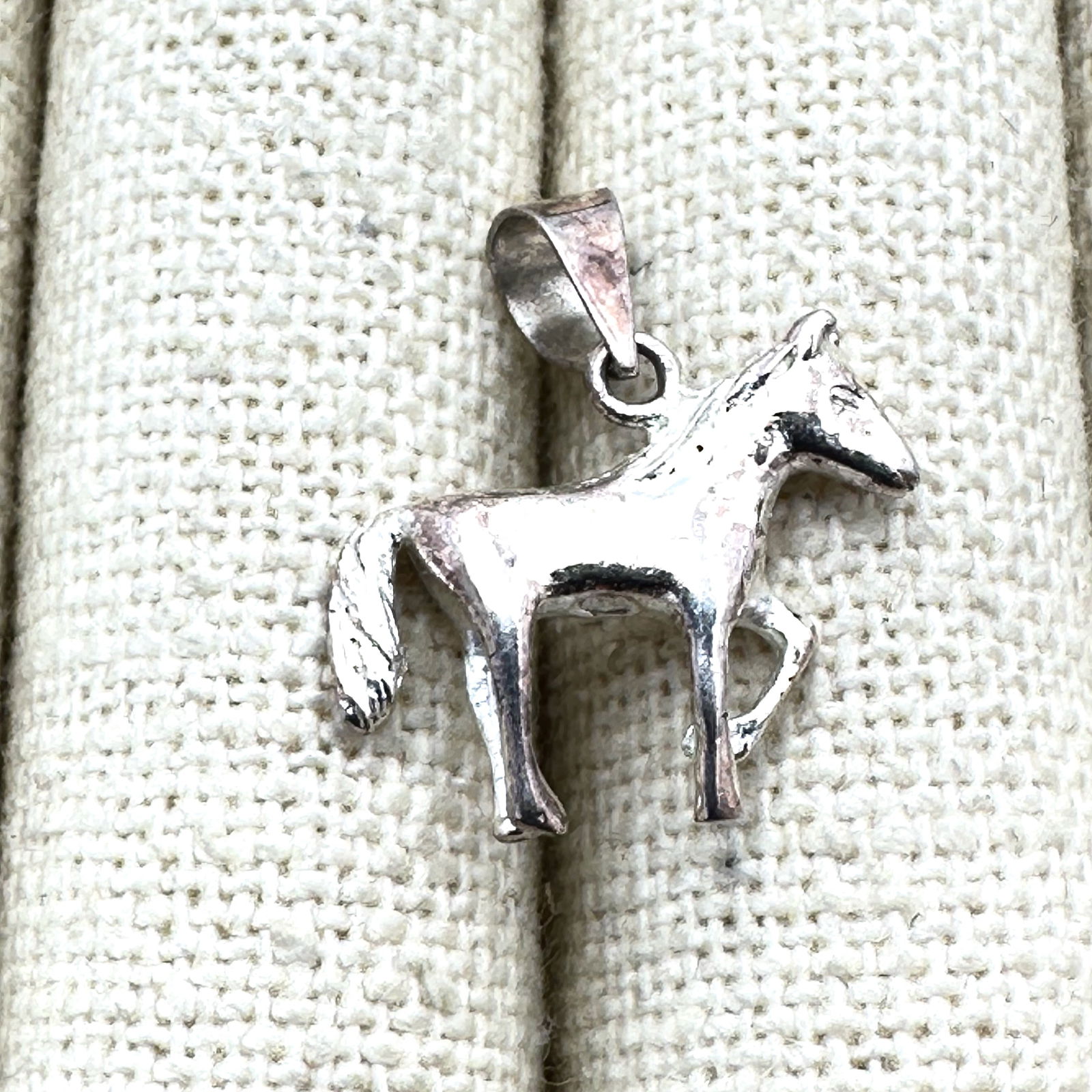 Sterling Silver Horse Charm 3/4 Inch: Sterling Silver Horse Charm 3/4 Inch