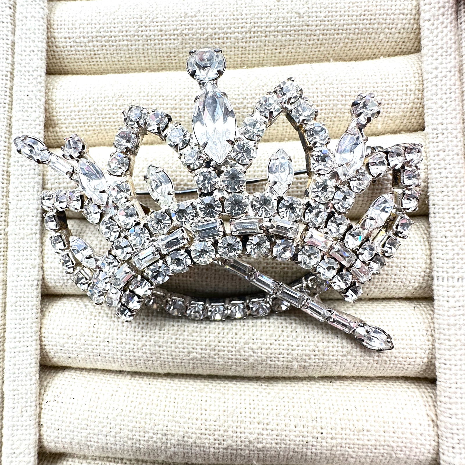 Vintage Older Clear Glass Rhinestone Silver Tone Crown Brooch Pin 3 Inch: Vintage Older Clear Glass Rhinestone Silver Tone Crown Brooch Pin 3 Inch