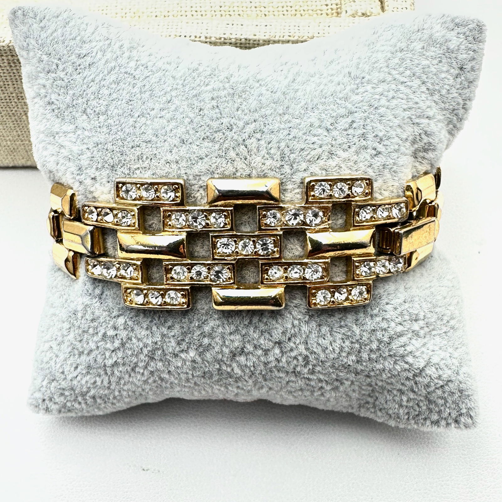 Vintage Trifari Clear Glass Rhinestone Gold Tone Chain Design Bracelet 7 Inch: Vintage Trifari Clear Glass Rhinestone Gold Tone Chain Design Bracelet 7 Inch