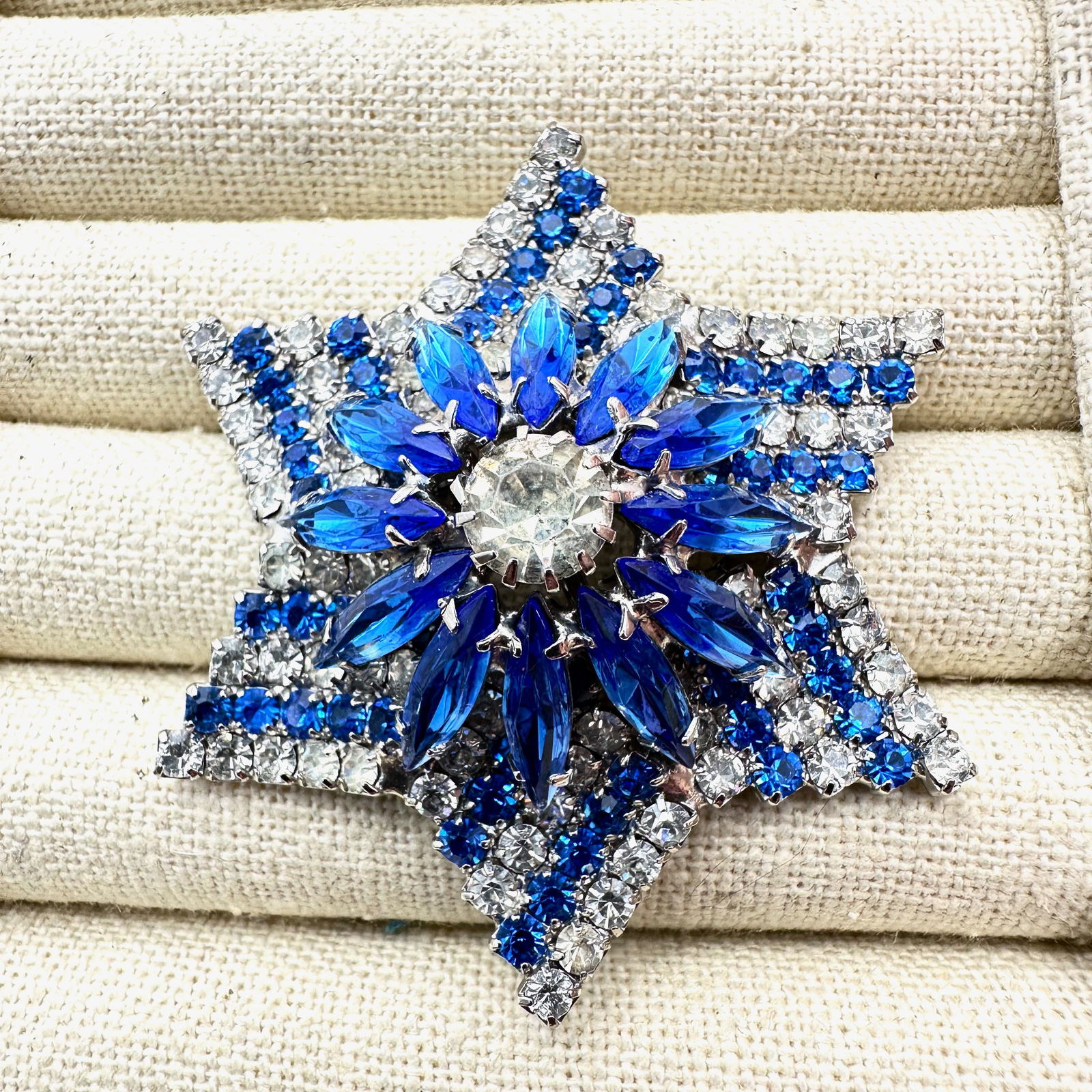 Vintage Hobe' Blue and Clear Glass Rhinestone Silver Tone Brooch Pin 2 Inch: Vintage Hobe' Blue and Clear Glass Rhinestone Silver Tone Brooch Pin 2 Inch