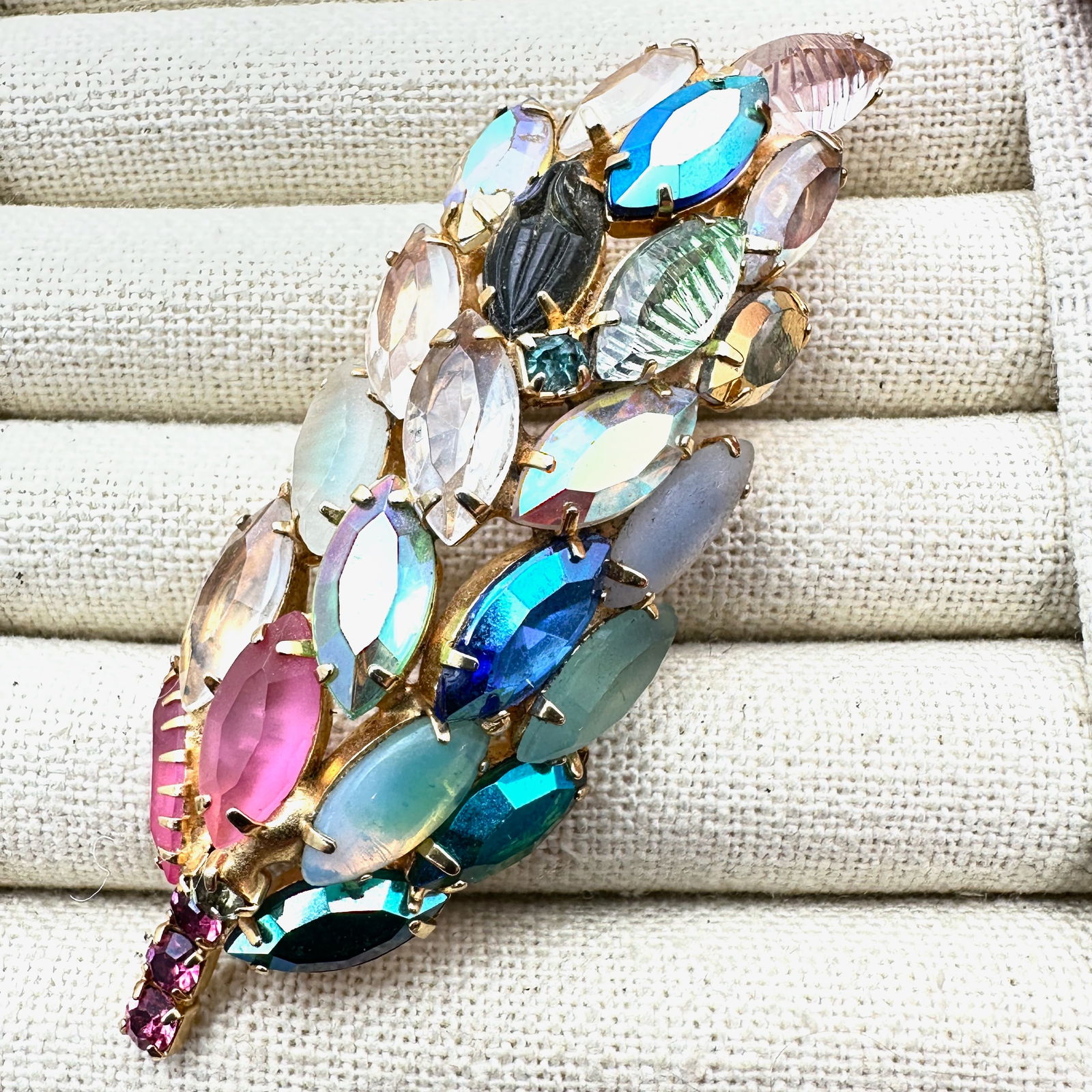 Vintage Juliana Multicolor Glass Rhinestone Gold Tone Brooch Pin 3.5 Inch: Vintage Juliana Multicolor Glass Rhinestone Gold Tone Brooch Pin 3.5 Inch