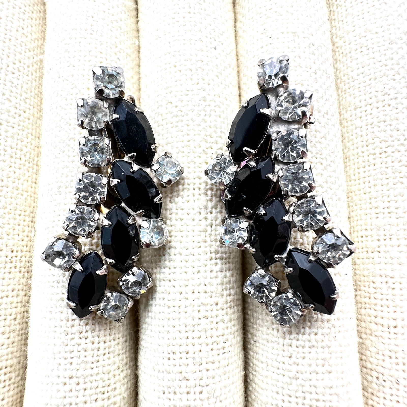 Vintage High End Unsigned Black and Clear Glass Rhinestone Silver Tone Clip Earrings: Vintage High End Unsigned Black and Clear Glass Rhinestone Silver Tone Clip Earrings