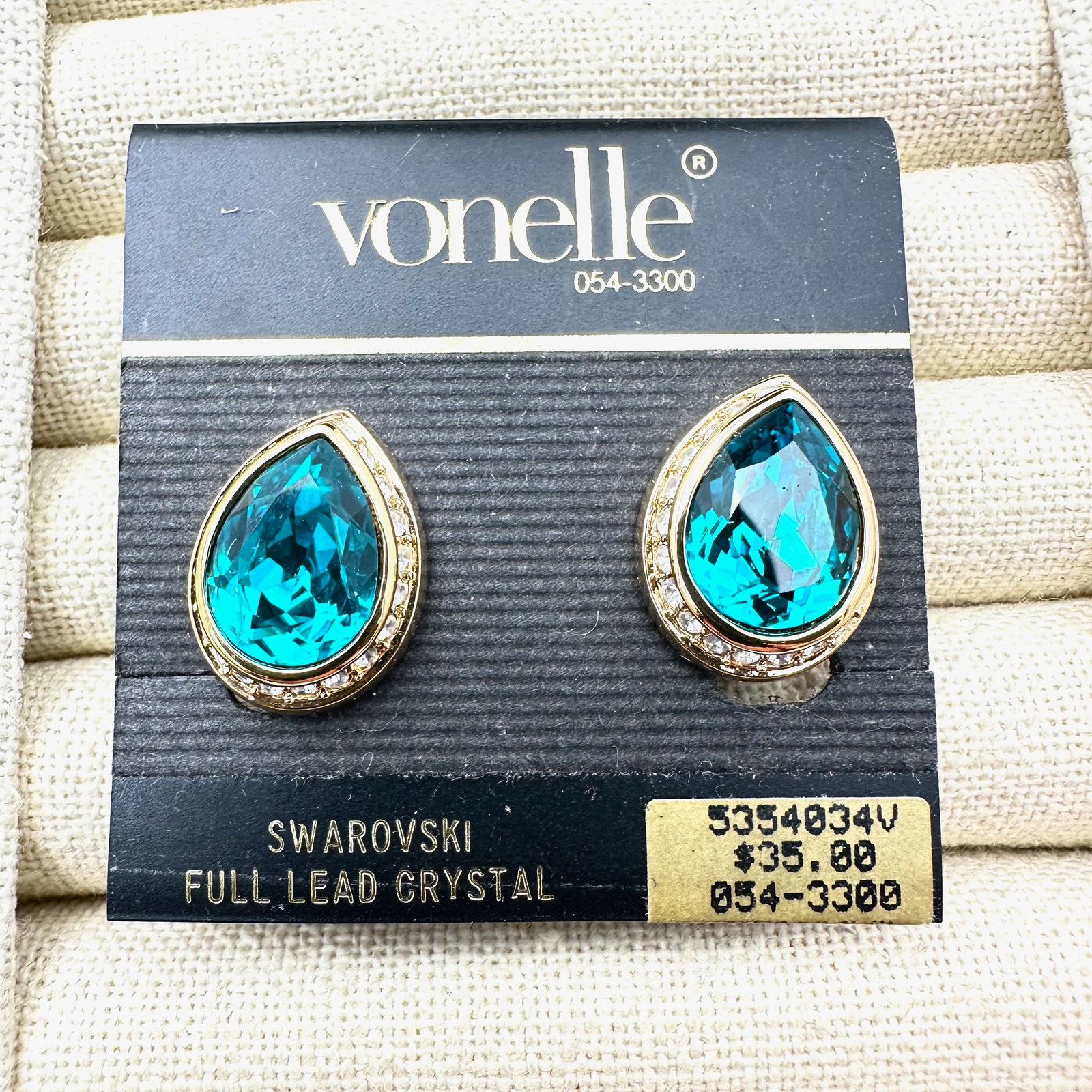 Vintage Vonelle Swarovski Green Crystal Gold Plated Clip Earrings Original Card: Vintage Vonelle Swarovski Green Crystal Gold Plated Clip Earrings Original Card