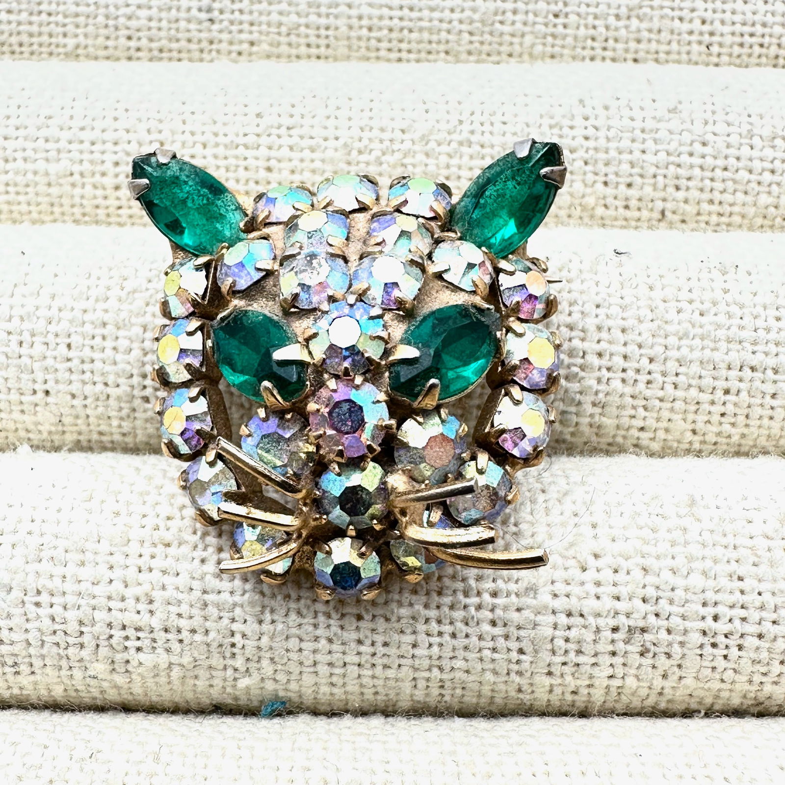 Vintage Aurora Borealis Rhinestone Gold Tone Cat Brooch Pin 1.25 Inch: Vintage Aurora Borealis Rhinestone Gold Tone Cat Brooch Pin 1.25 Inch
