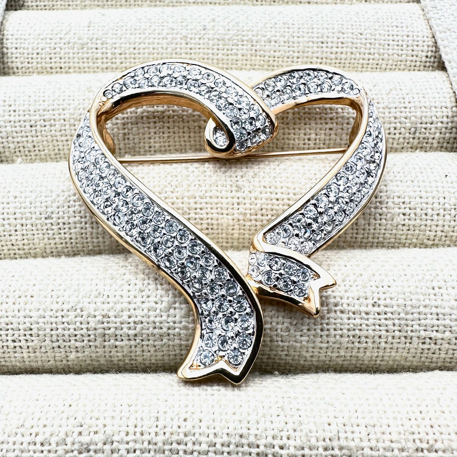 Vintage Swarovski Clear Crystal Gold Plated Heart Brooch Pin 2.25 Inch: Vintage Swarovski Clear Crystal Gold Plated Heart Brooch Pin 2.25 Inch