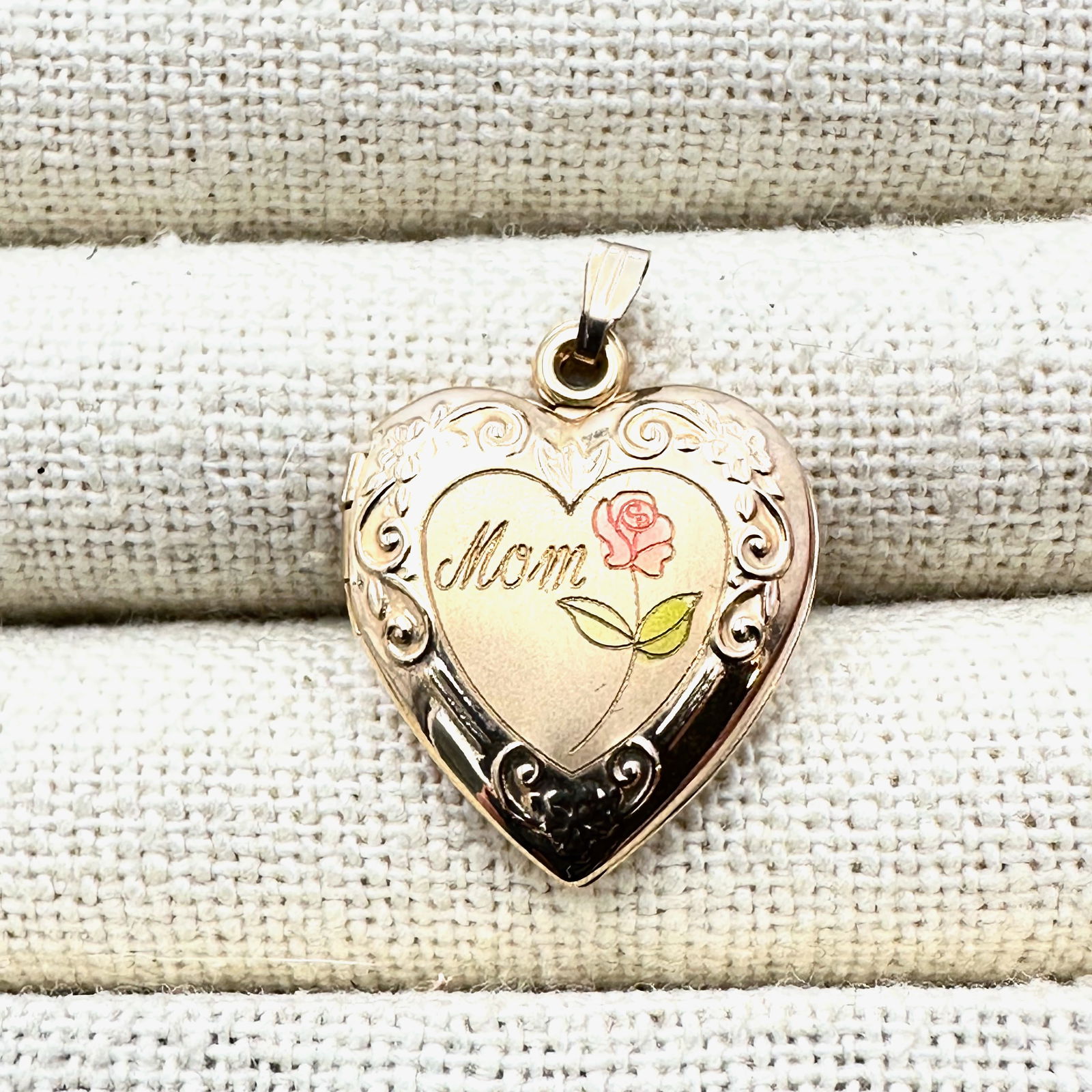 Vintage Mom Heart Gold Filled Picture Locket 1 Inch: Vintage Mom Heart Gold Filled Picture Locket 1 Inch