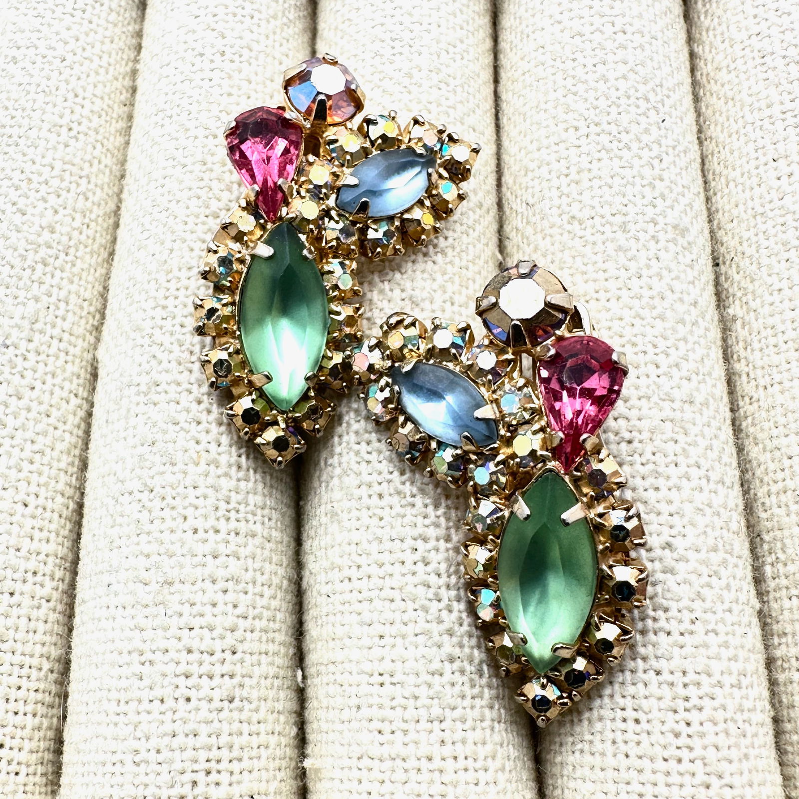 Vintage Weiss Multicolor Glass Rhinestone Gold Tone Clip Earrings 1.25 Inch (1 of 2)