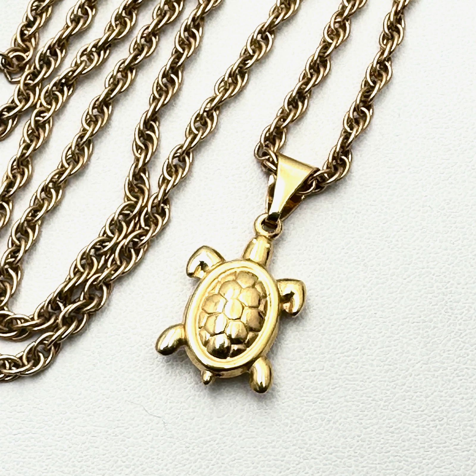 Vintage Gold Filled Turtle Pendant Necklace 22 Inch Chain (1 of 2)