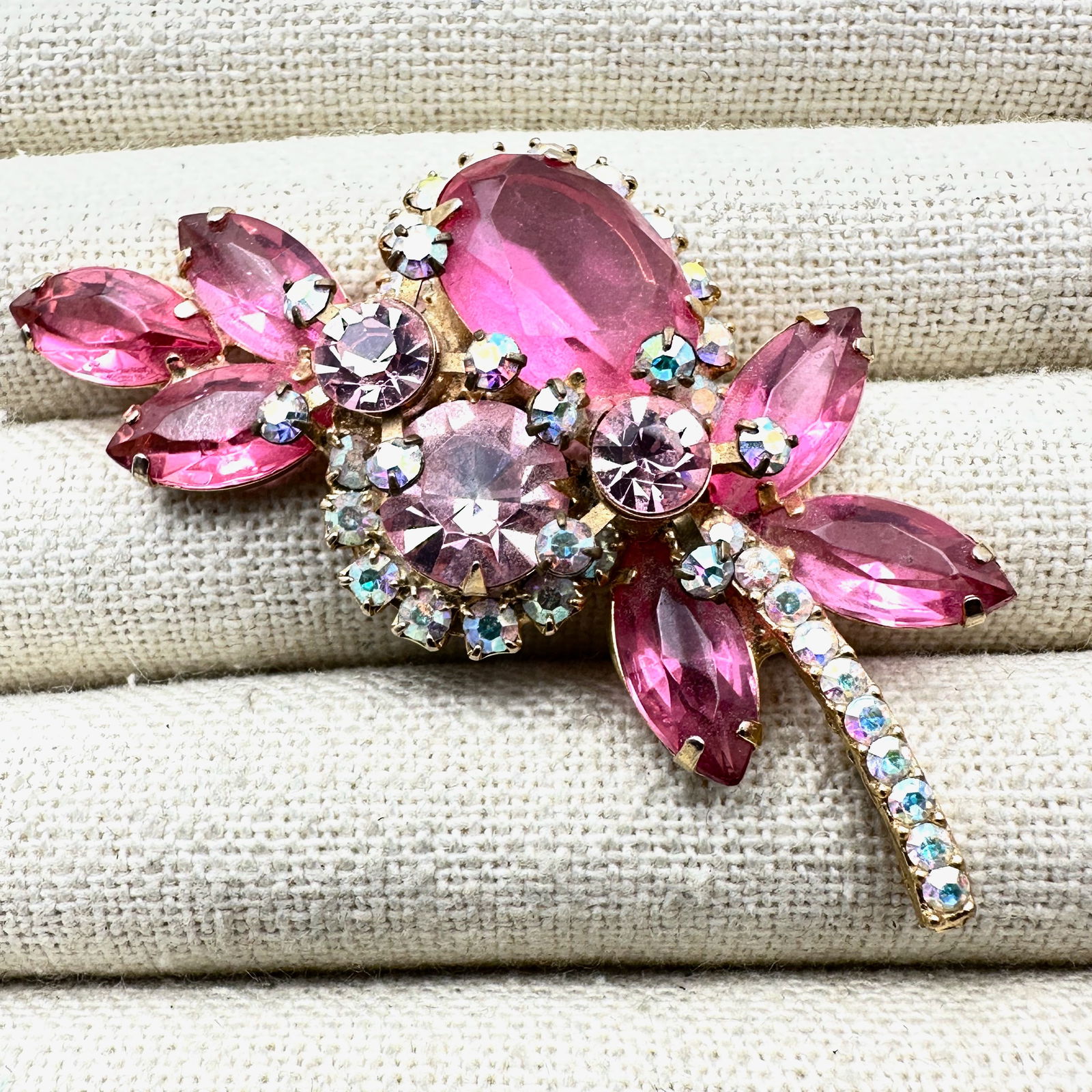 Vintage Juliana Pink Glass Rhinestone Brooch Pin 2.5 Inch: Vintage Juliana Pink Glass Rhinestone Brooch Pin 2.5 Inch