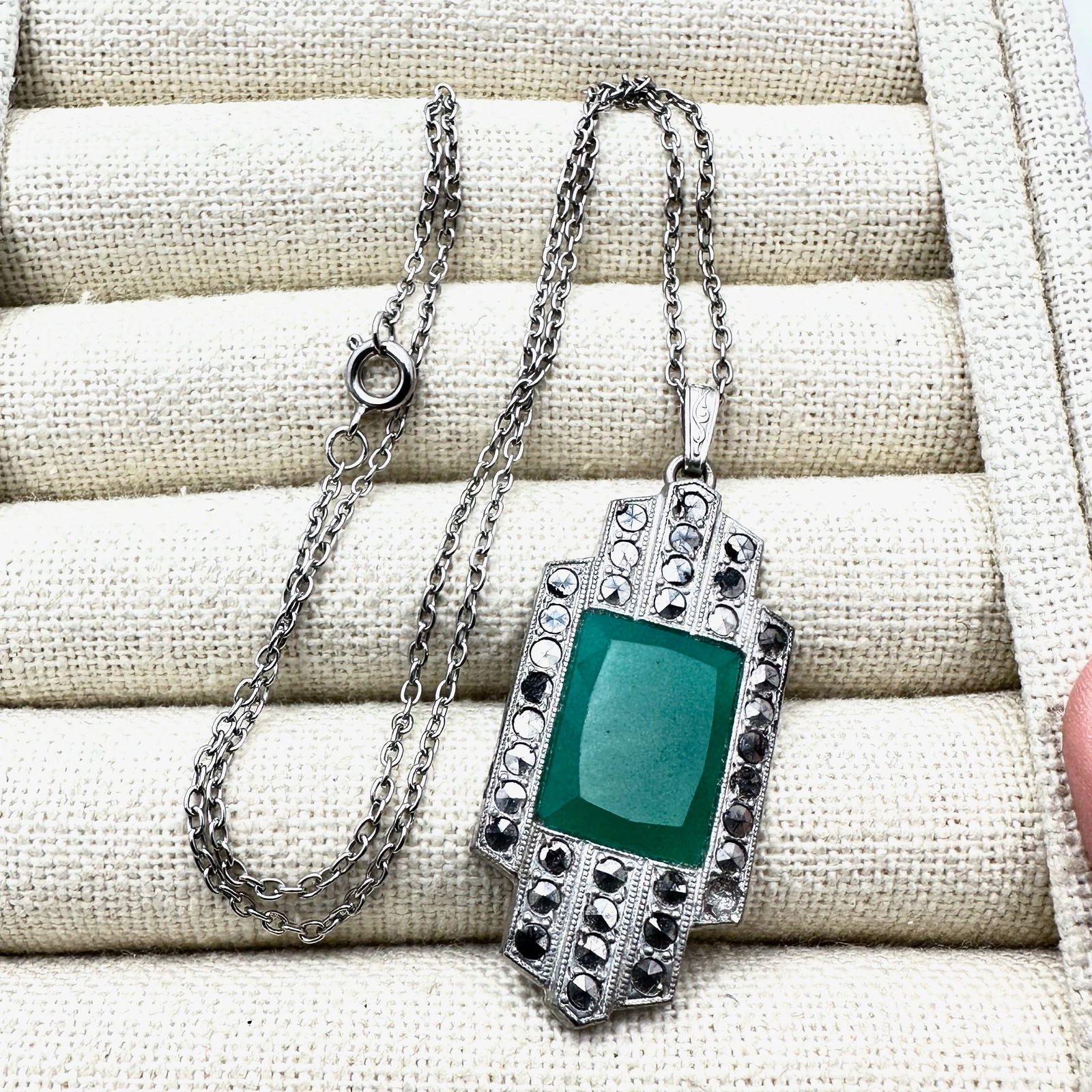 Vintage 1940s Era Pot Metal Green Glass Pendant Necklace 16 Inch Chain: Vintage 1940s Era Pot Metal Green Glass Pendant Necklace 16 Inch Chain
