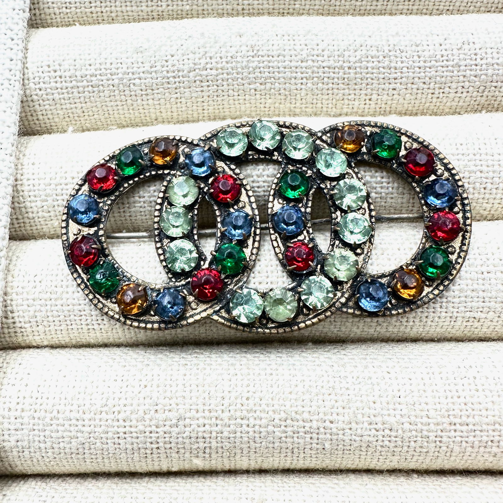 Vintage Multicolor Rhinestone Gold Tone Brooch Pin 2.5 Inch: Vintage Multicolor Rhinestone Gold Tone Brooch Pin 2.5 Inch