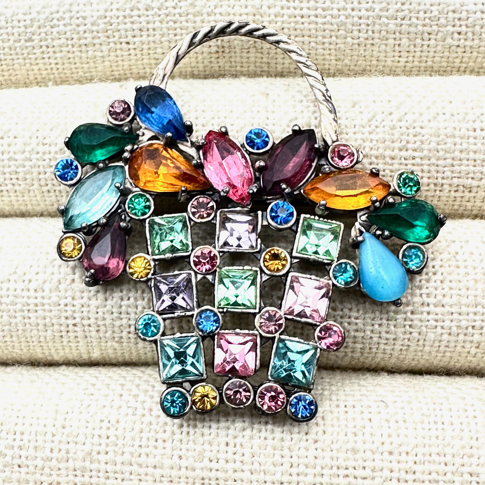 Vintage Multicolor Glass Rhinestone Antiqued Gold Tone Flower Basket Brooch Pin 2 Inch: Vintage Multicolor Glass Rhinestone Antiqued Gold Tone Flower Basket Brooch Pin 2 Inch