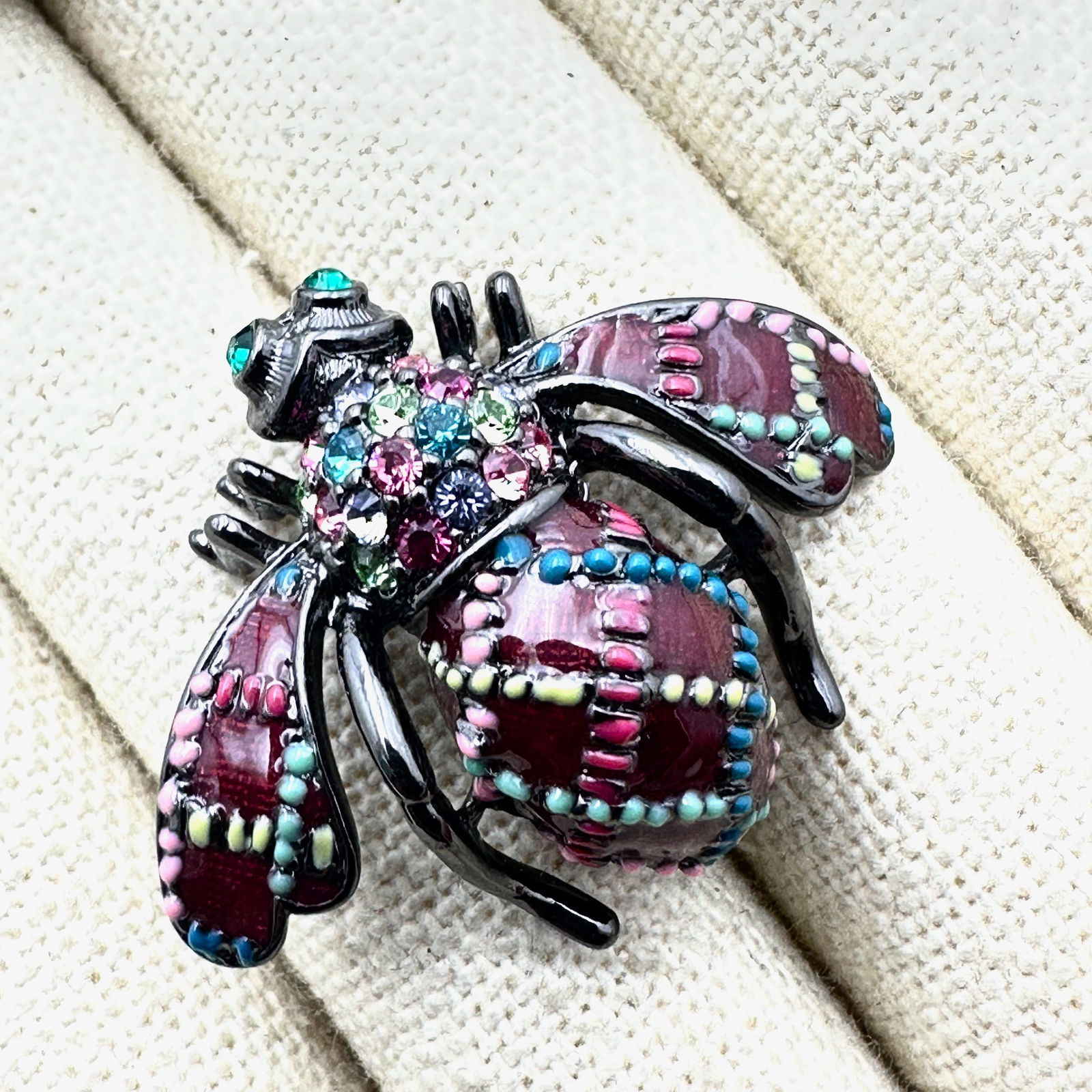 Vintage Joan Rivers Multicolor Crystal Enamel Bee Brooch Pin 1.5 Inch: Vintage Joan Rivers Multicolor Crystal Enamel Bee Brooch Pin 1.5 Inch