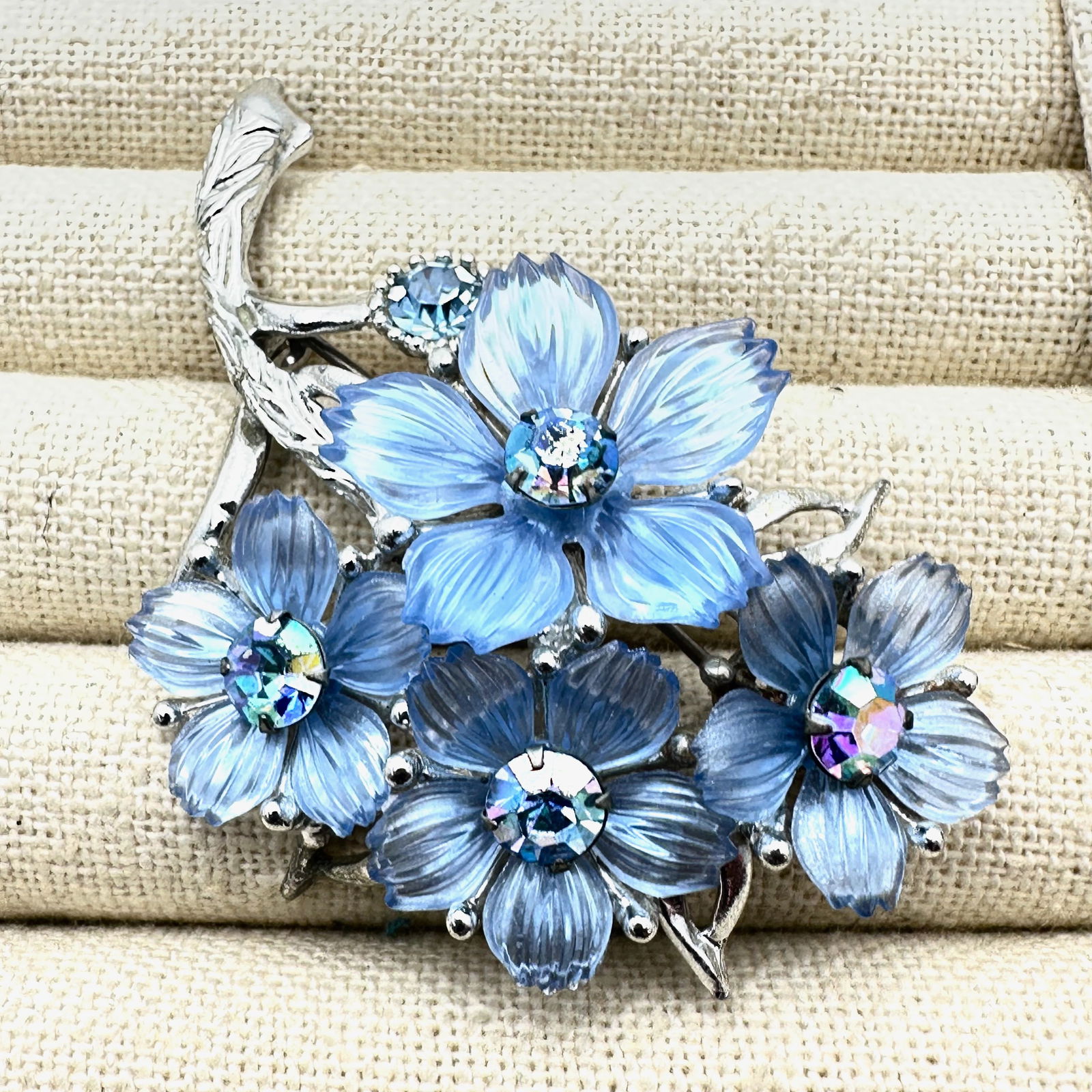 Vintage Blue Rhinestone Lucite Flower Silver Tone Brooch Pin 3 Inch: Vintage Blue Rhinestone Lucite Flower Silver Tone Brooch Pin 3 Inch