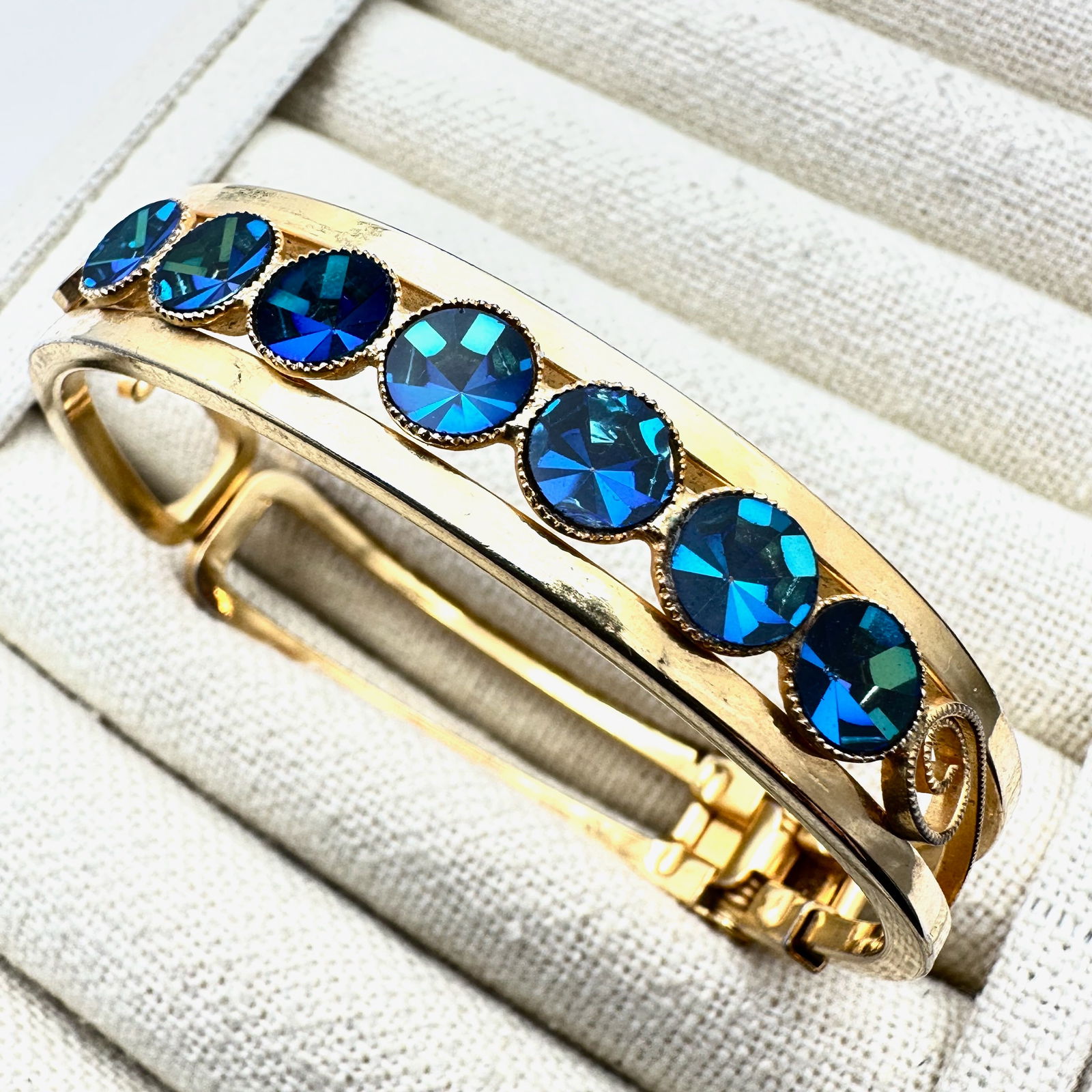 Vintage Blue Green Glass Rhinestone Gold Tone Hinged Bangle Bracelet 6.75 Inch: Vintage Blue Green Glass Rhinestone Gold Tone Hinged Bangle Bracelet 6.75 Inch