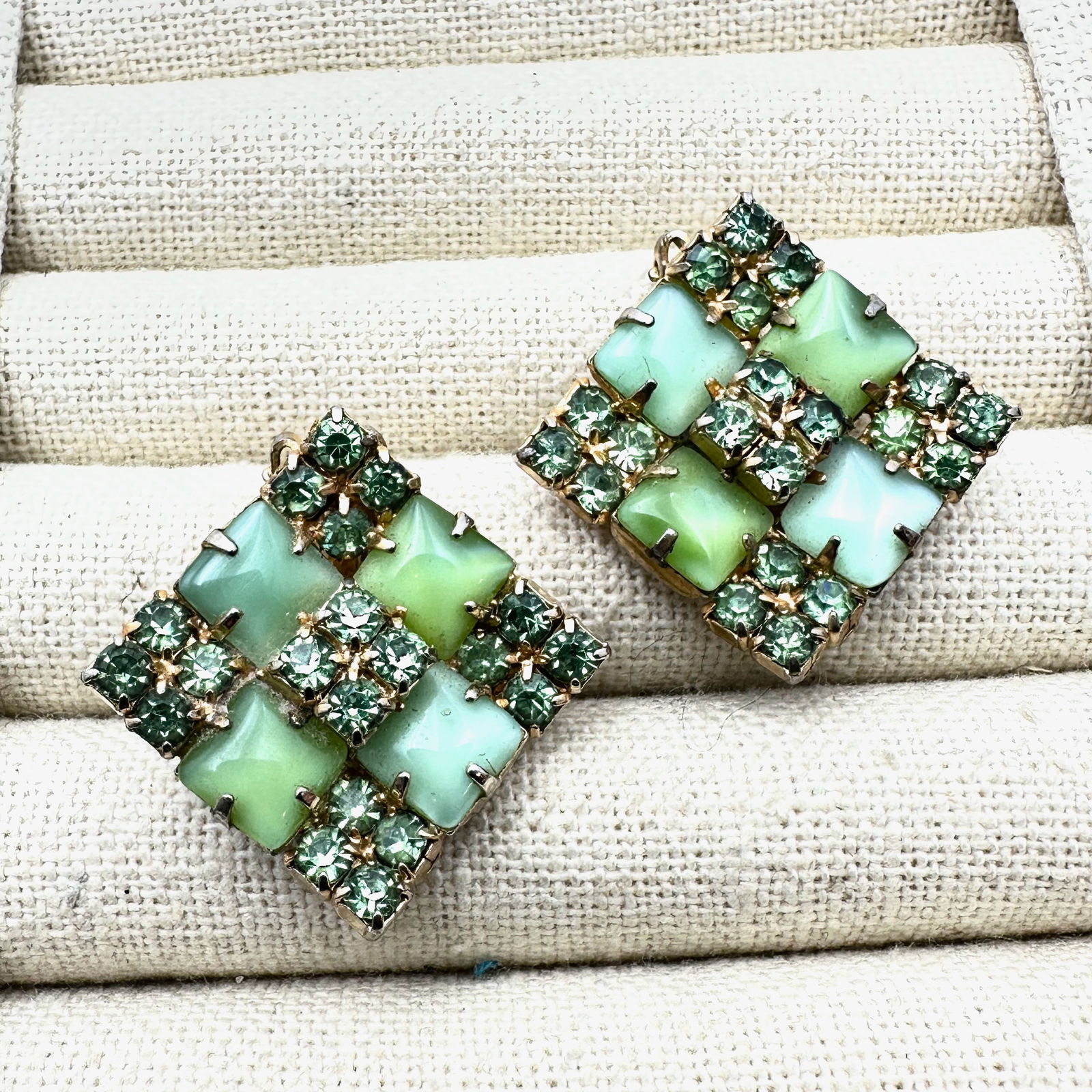 Vintage Green Glass Rhinestone Gold Tone Clip Earrings 1 Inch: Vintage Green Glass Rhinestone Gold Tone Clip Earrings 1 Inch