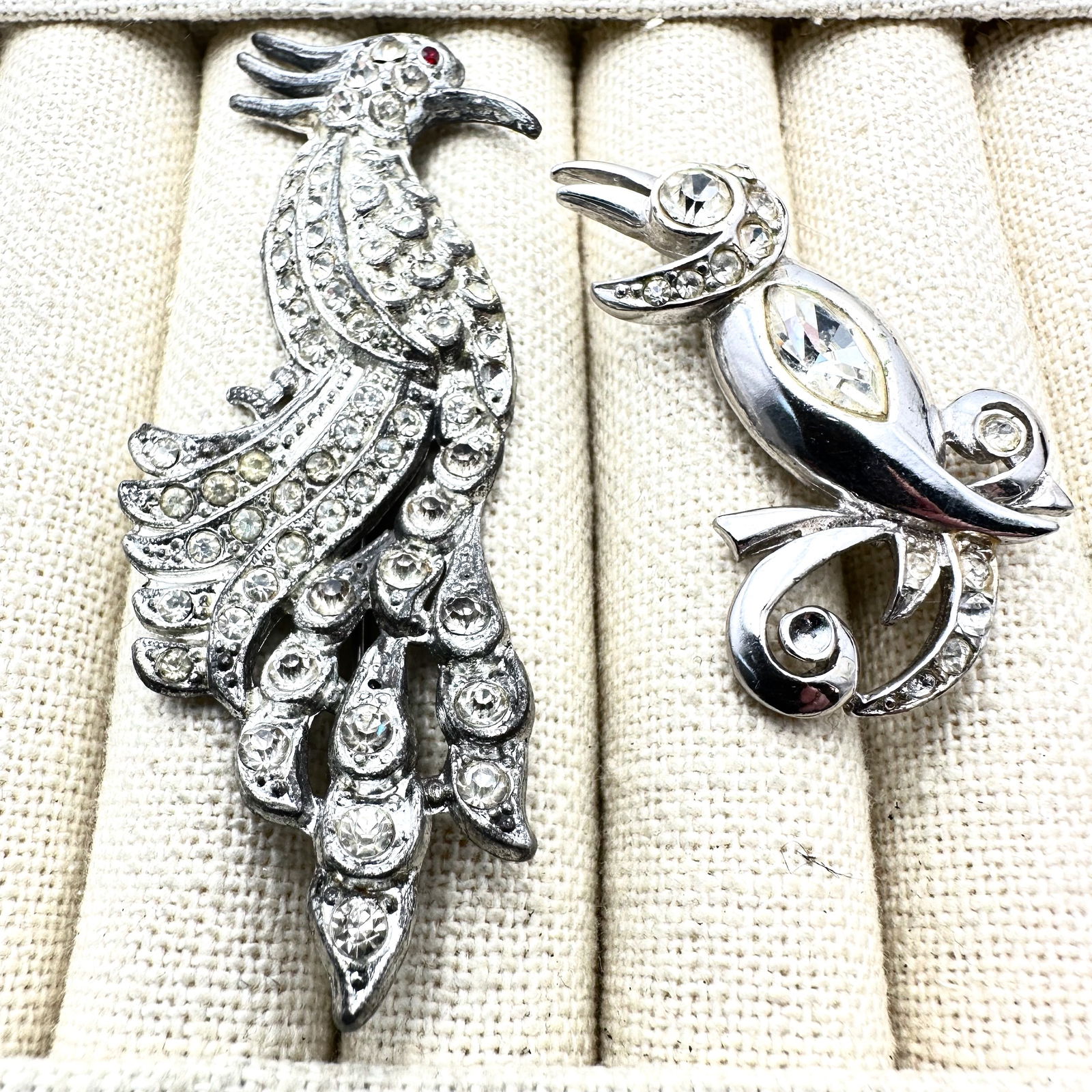 Vintage Group Lot of Two Silver Tone Pot Metal Bird Brooches: Vintage Group Lot of Two Silver Tone Pot Metal Bird Brooches