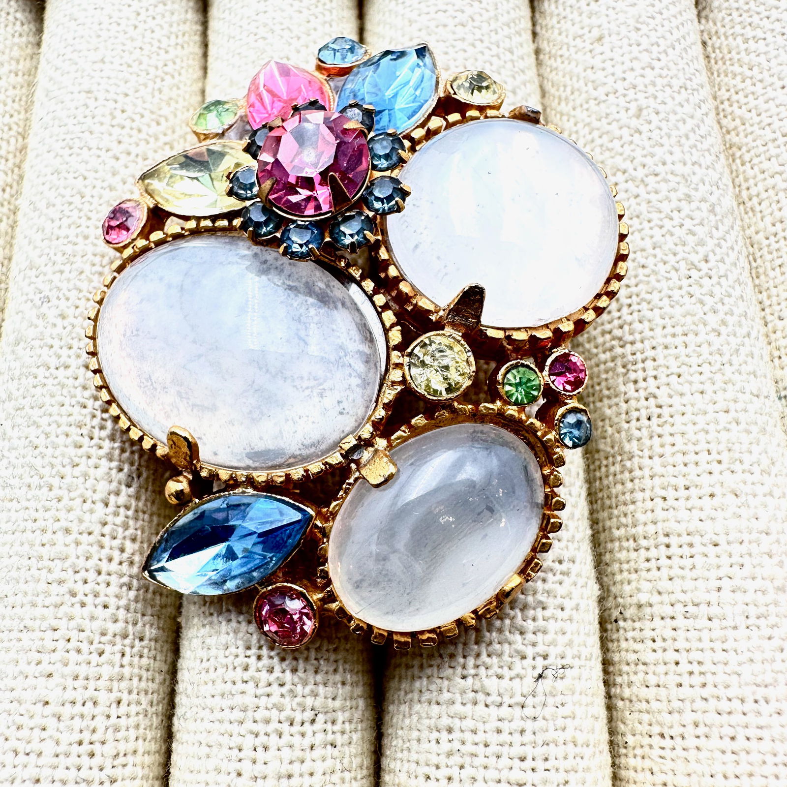 Vintage Pastel Glass Rhinestone Gold Tone Brooch Pin 2 Inch: Vintage Pastel Glass Rhinestone Gold Tone Brooch Pin 2 Inch