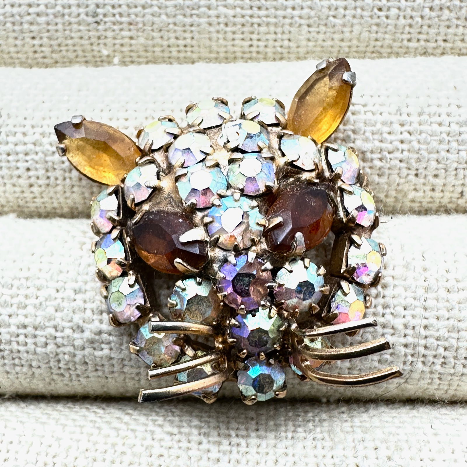 Vintage Aurora Borealis Glass Rhinestone Gold Tone Cat Kitty Brooch Pin 1.5 Inch: Vintage Aurora Borealis Glass Rhinestone Gold Tone Cat Kitty Brooch Pin 1.5 Inch