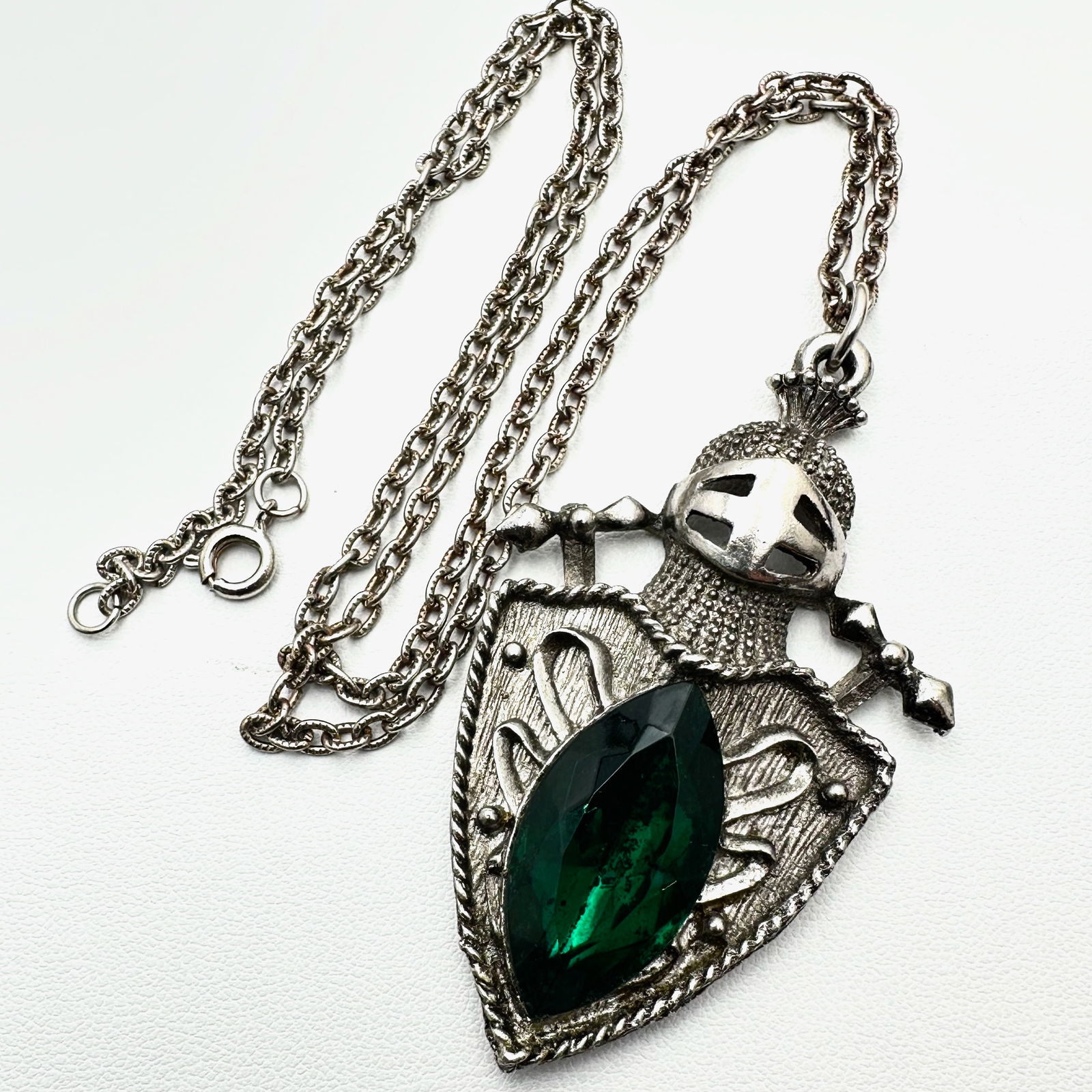 Vintage Green Glass Rhinestone Silver Tone Pendant Necklace Armor Sheild Design: Vintage Green Glass Rhinestone Silver Tone Pendant Necklace Armor Sheild Design