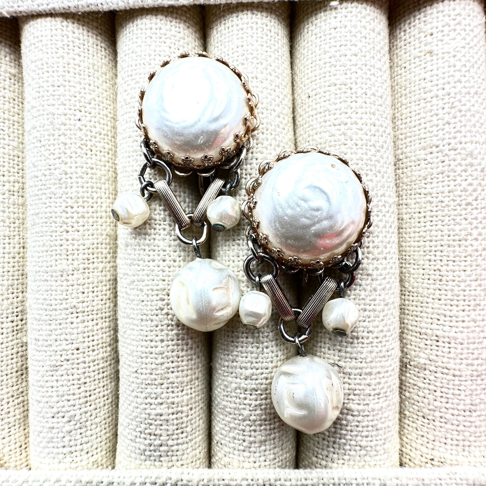 Vintage Unsigned Baroque Pearl Gold Tone Clip Earrings 1.5 Inch (1 of 2)