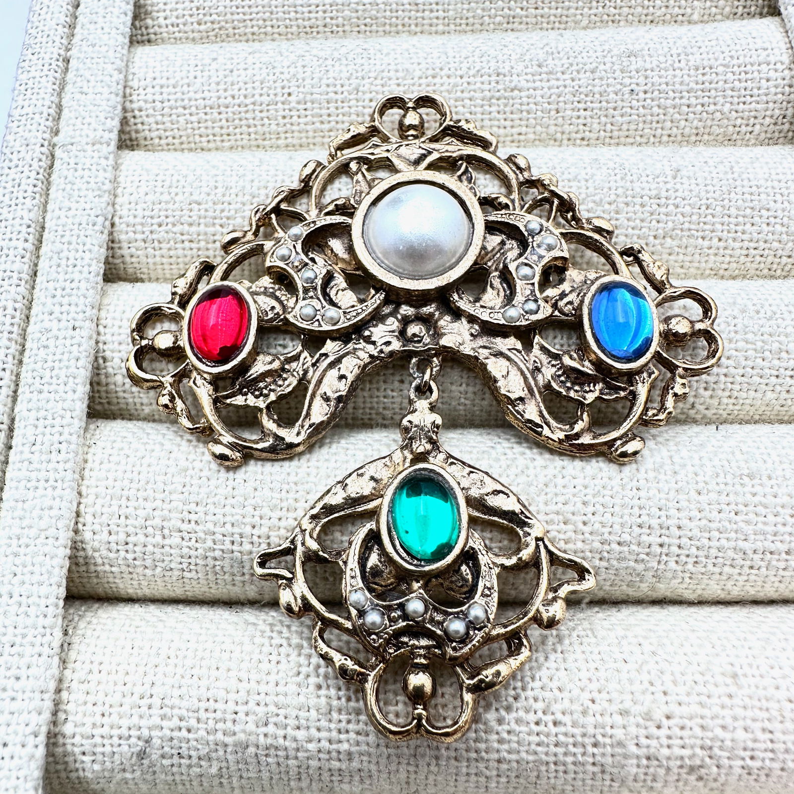 Vintage Jewel Tone Cabochon Gold Tone Brooch Pin 3 Inch: Vintage Jewel Tone Cabochon Gold Tone Brooch Pin 3 Inch