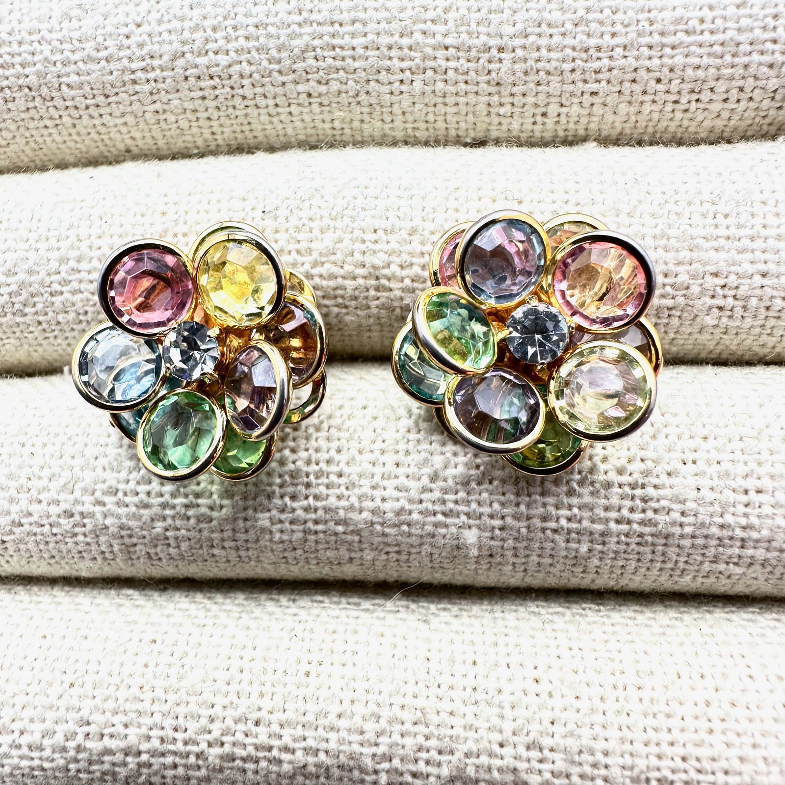 Vintage Pastel Crystal Bezel Set Gold Tone Pierced Earrings Flower Design: Vintage Pastel Crystal Bezel Set Gold Tone Pierced Earrings Flower Design