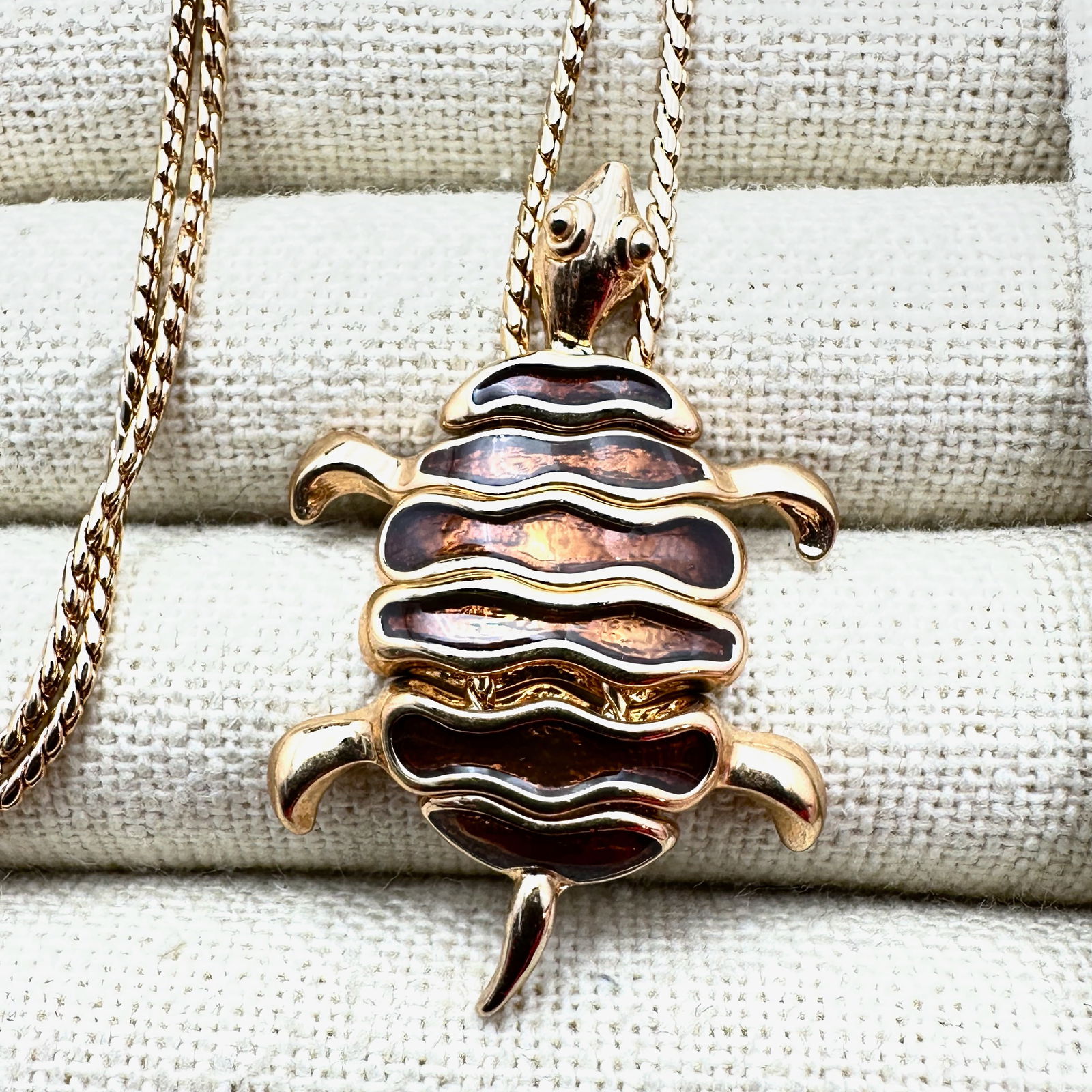 Vintage Trifari Brown Enamel Articulated Turtle Pendant Gold Tone Necklace 22 Inch: Vintage Trifari Brown Enamel Articulated Turtle Pendant Gold Tone Necklace 22 Inch