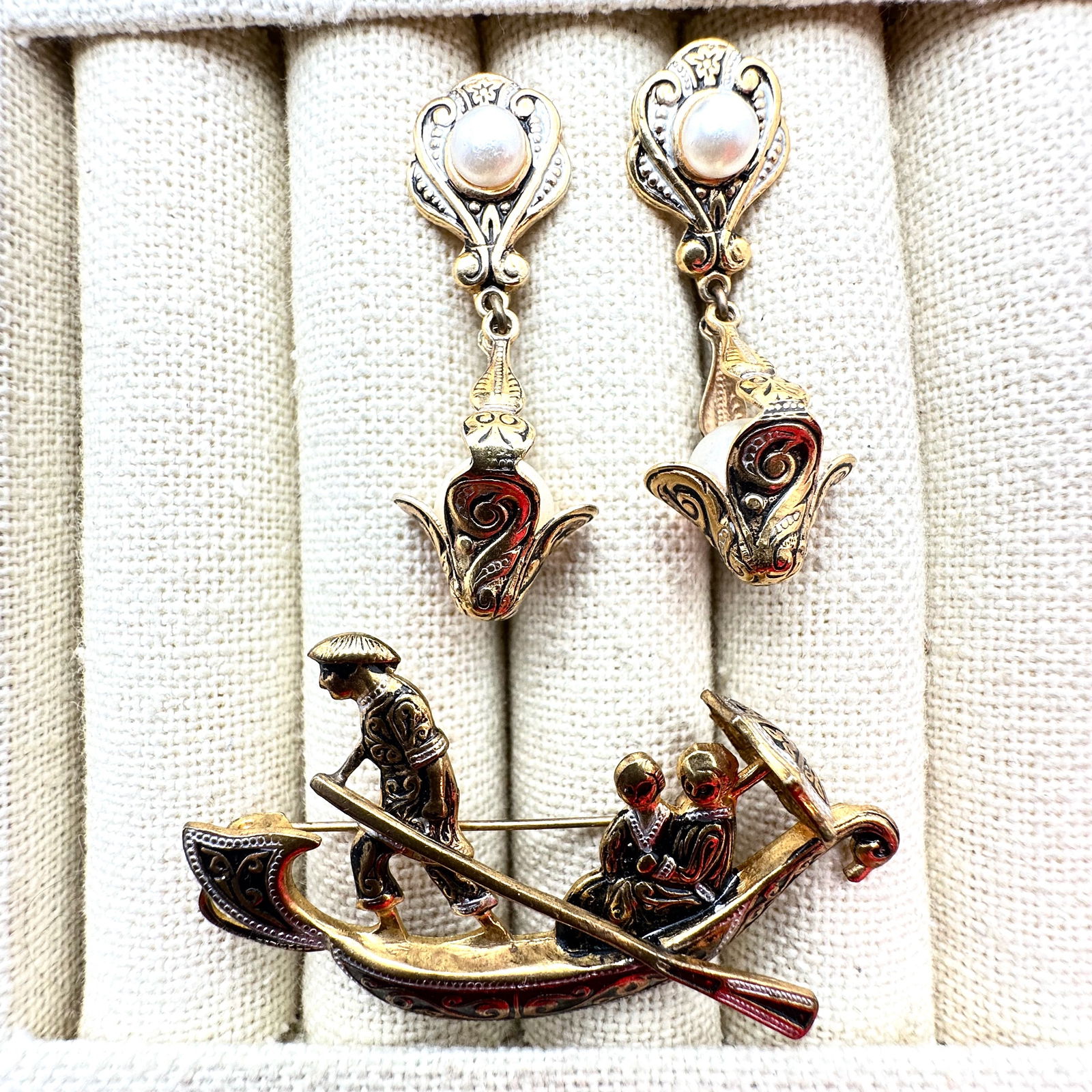 Vintage Damascene Boat Brooch Pin and Clip Earrings: Vintage Damascene Boat Brooch Pin and Clip Earrings