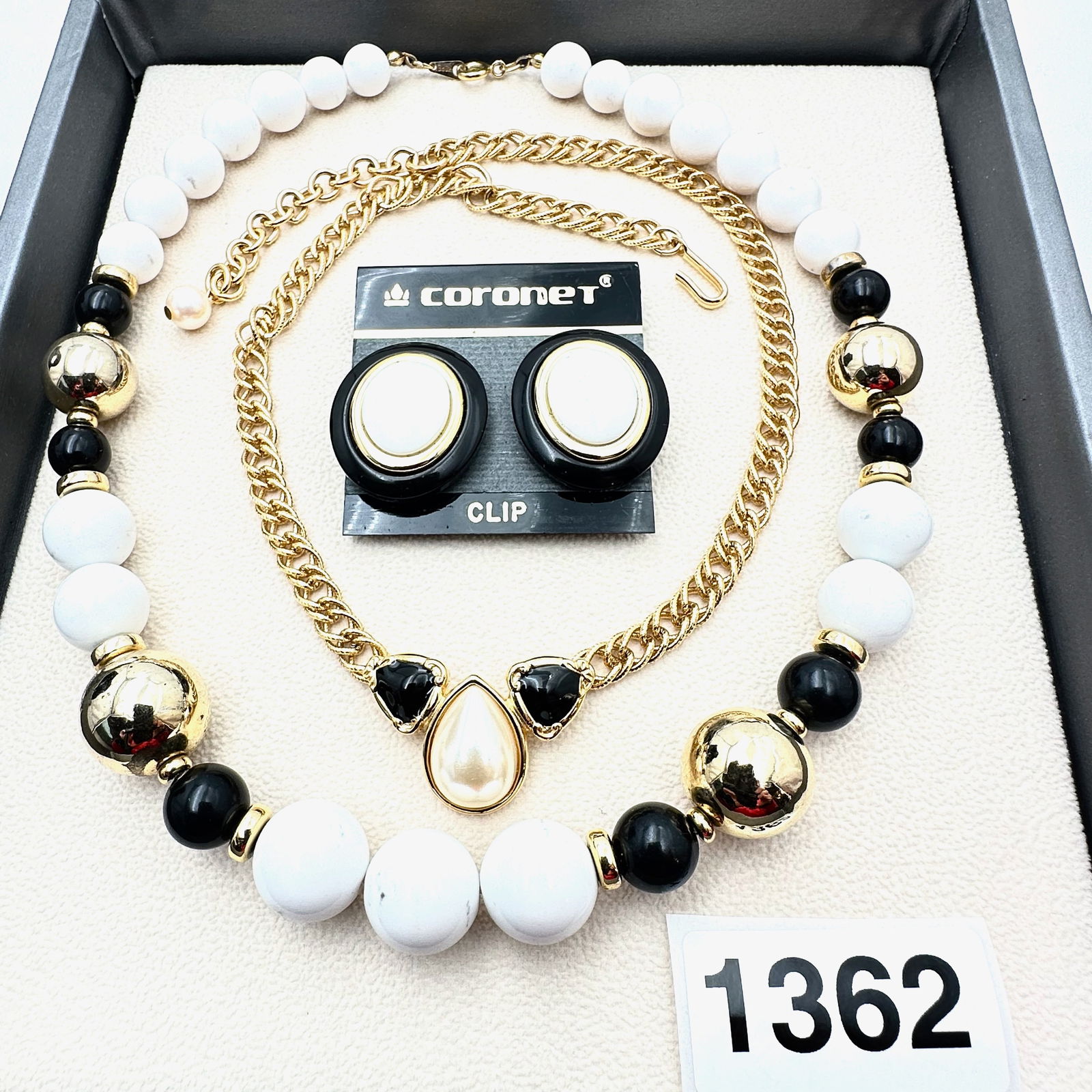 Vintage to Modern Group Lot Collection of Jewelry: Vintage to Modern Group Lot Collection of Jewelry