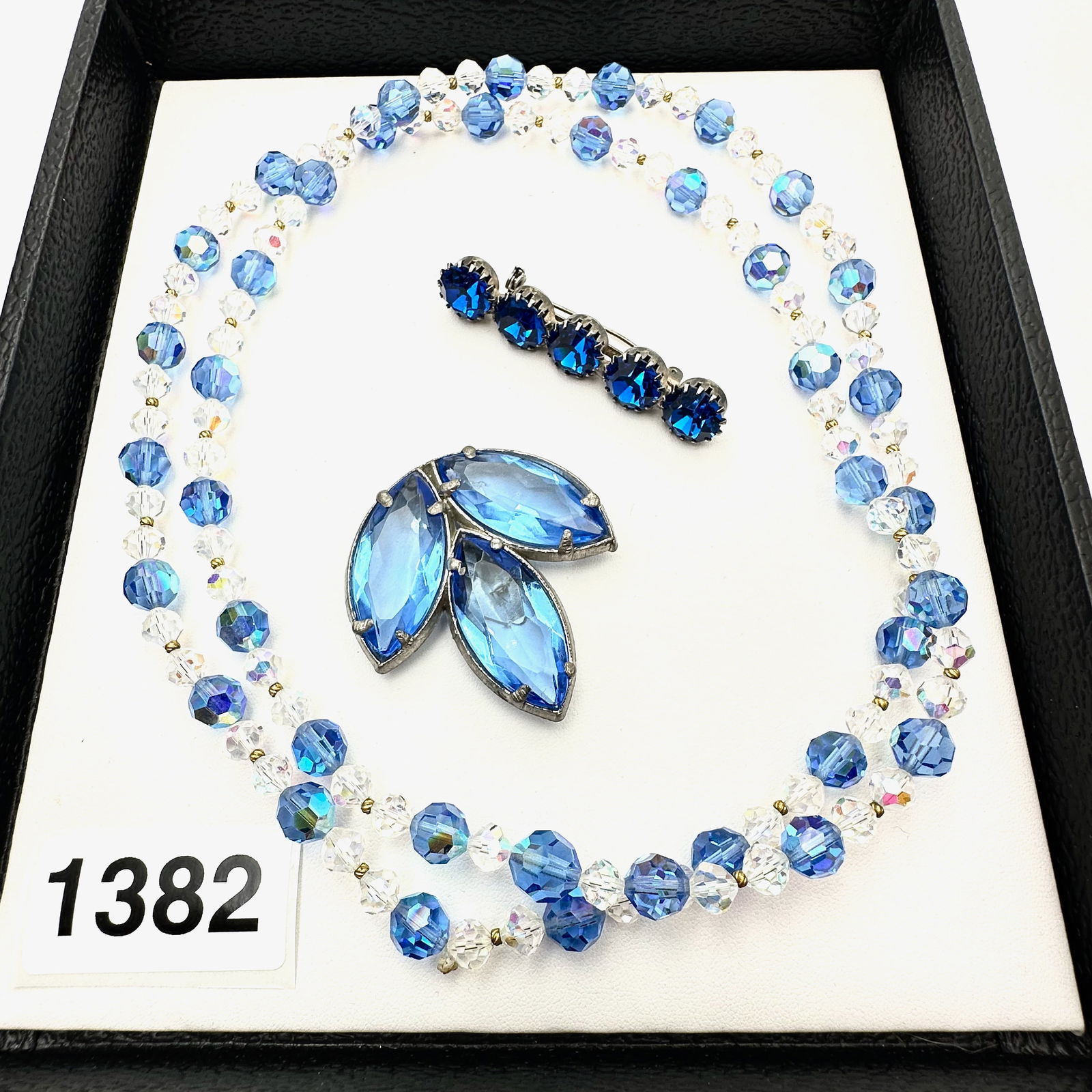 Vintage to Modern Group Lot Collection of Jewelry: Vintage to Modern Group Lot Collection of Jewelry