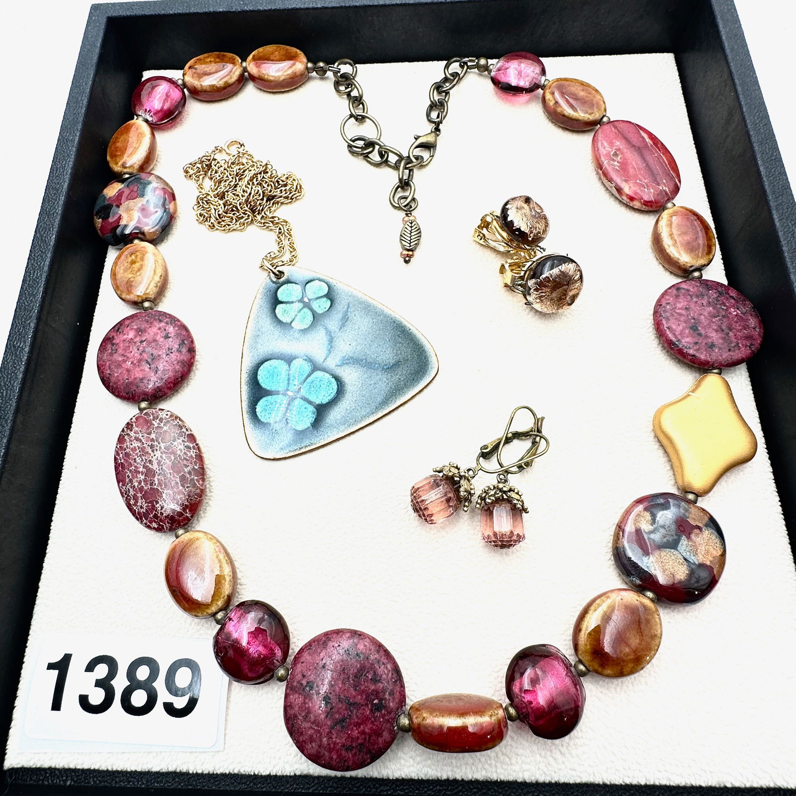 Vintage to Modern Group Lot Collection of Jewelry: Vintage to Modern Group Lot Collection of Jewelry