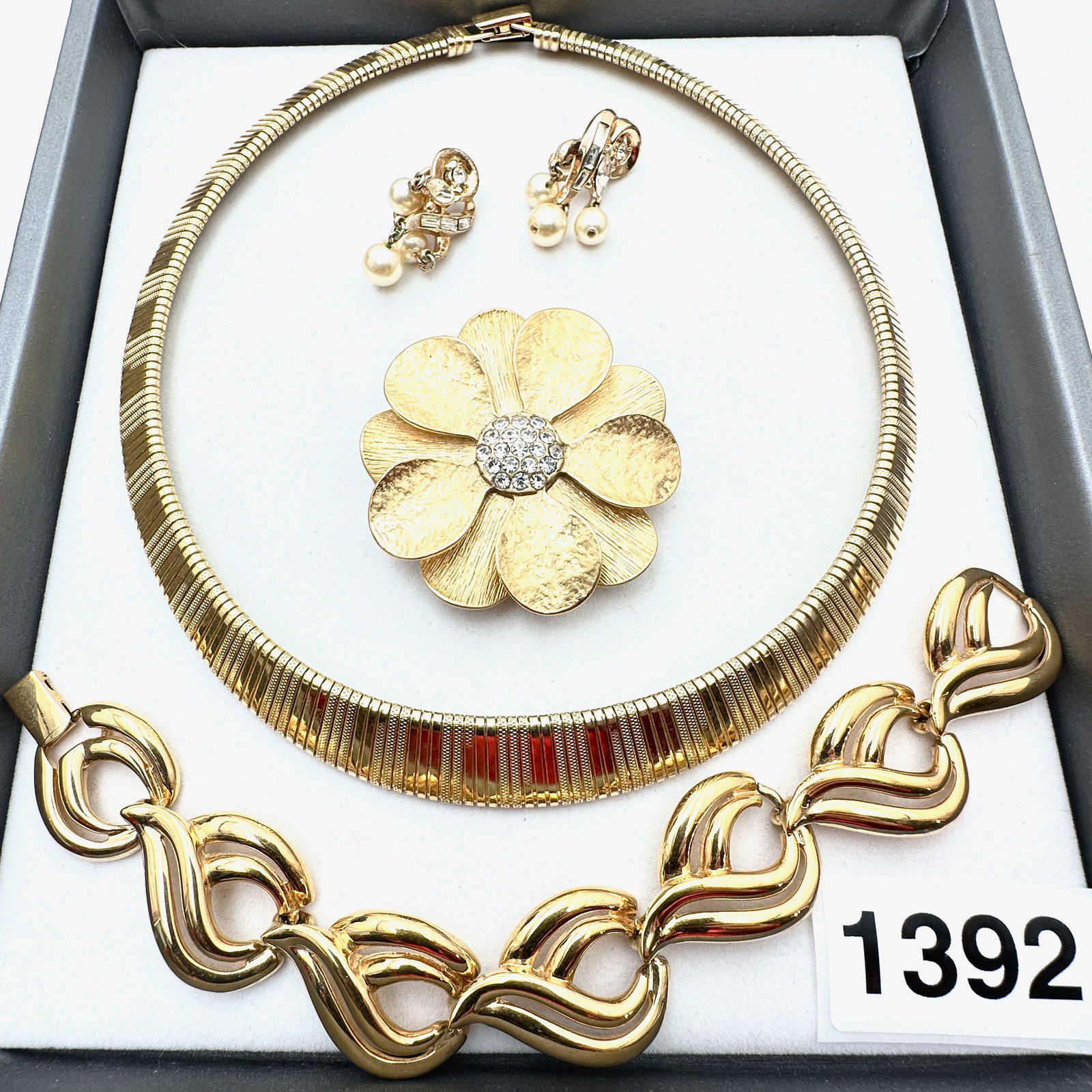 Vintage to Modern Group Lot Collection of Jewelry: Vintage to Modern Group Lot Collection of Jewelry