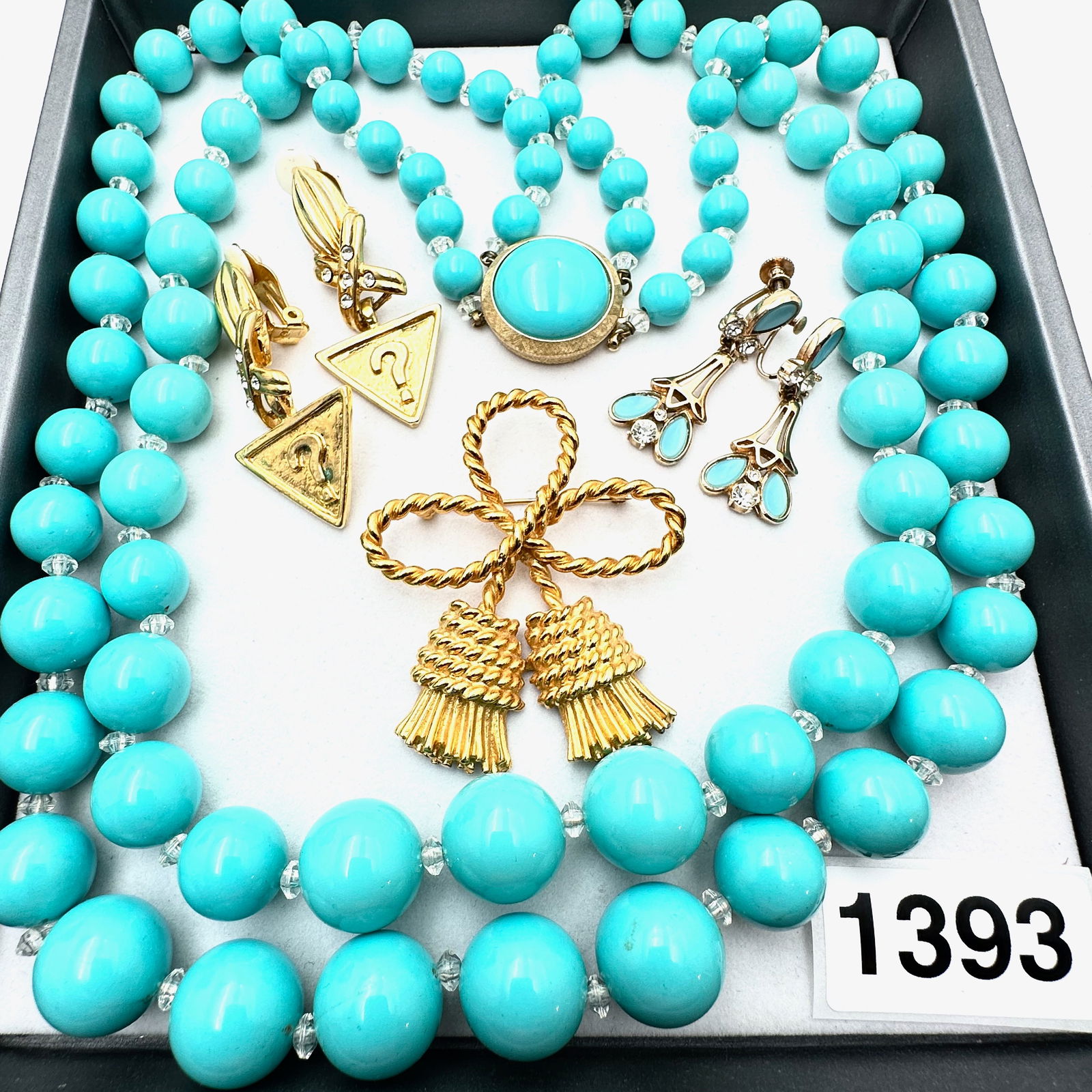 Vintage to Modern Group Lot Collection of Jewelry: Vintage to Modern Group Lot Collection of Jewelry