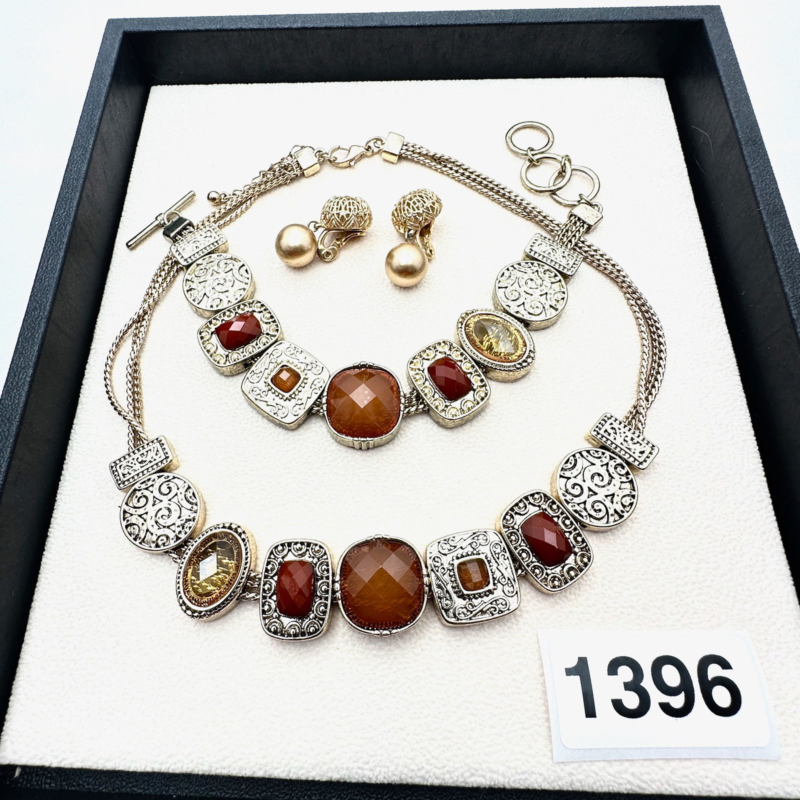 Vintage to Modern Group Lot Collection of Jewelry: Vintage to Modern Group Lot Collection of Jewelry
