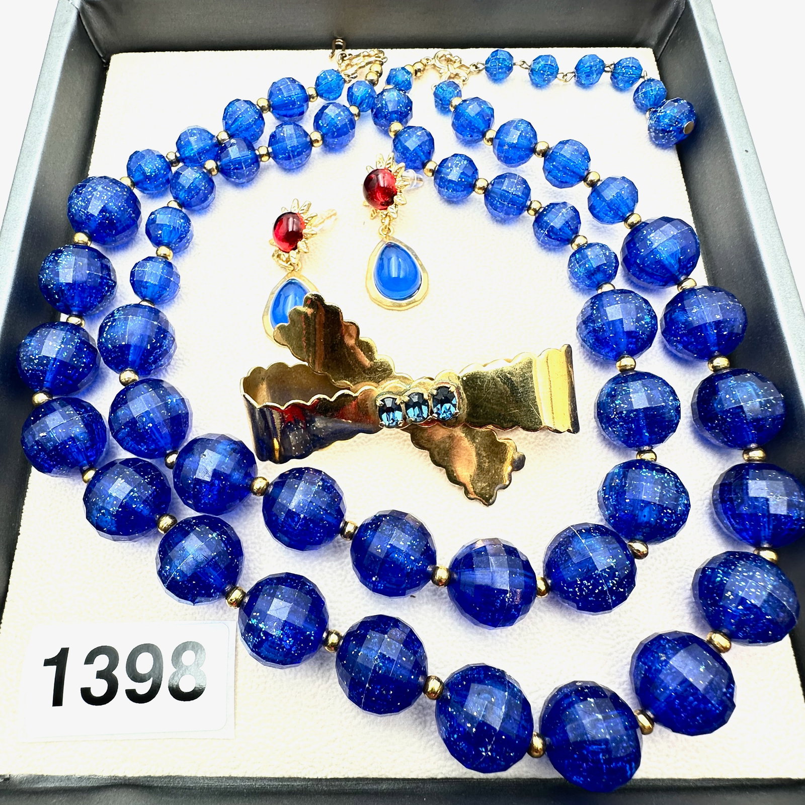 Vintage to Modern Group Lot Collection of Jewelry: Vintage to Modern Group Lot Collection of Jewelry