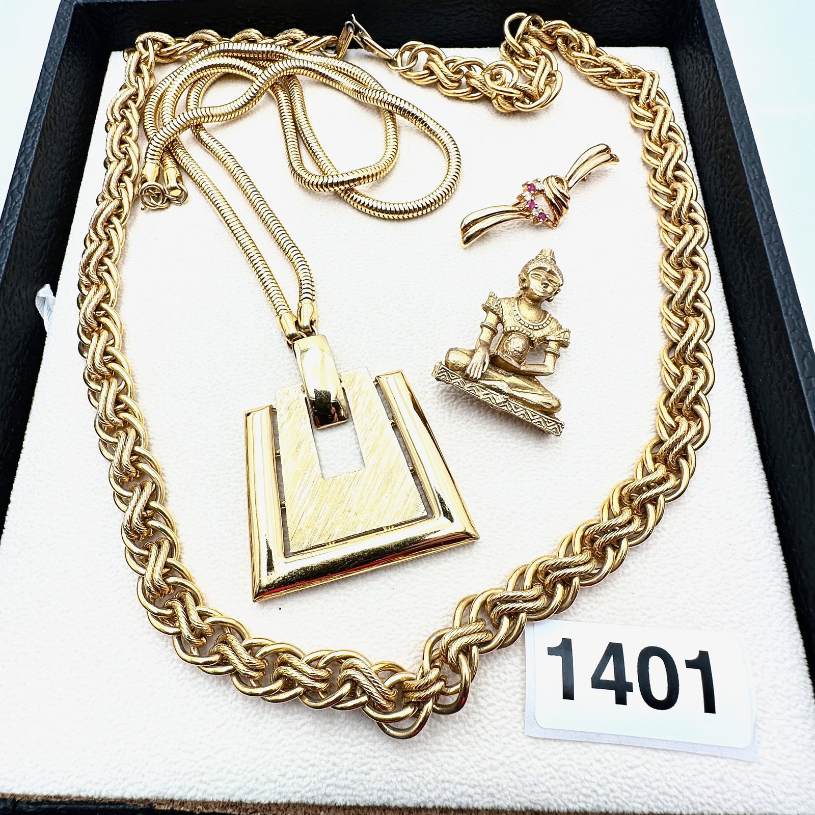 Vintage to Modern Group Lot Collection of Jewelry: Vintage to Modern Group Lot Collection of Jewelry