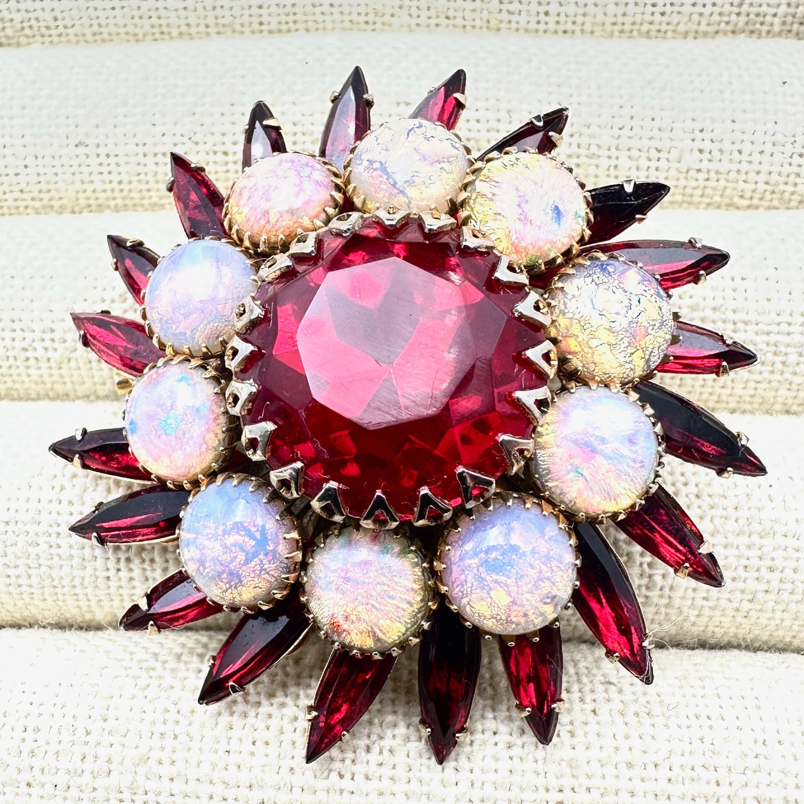 Vintage Judy Lee Red Glass Rhinestone Dragons Breath Cabochon Gold Tone Brooch Pin 2 Inch: Vintage Judy Lee Red Glass Rhinestone Dragons Breath Cabochon Gold Tone Brooch Pin 2 Inch