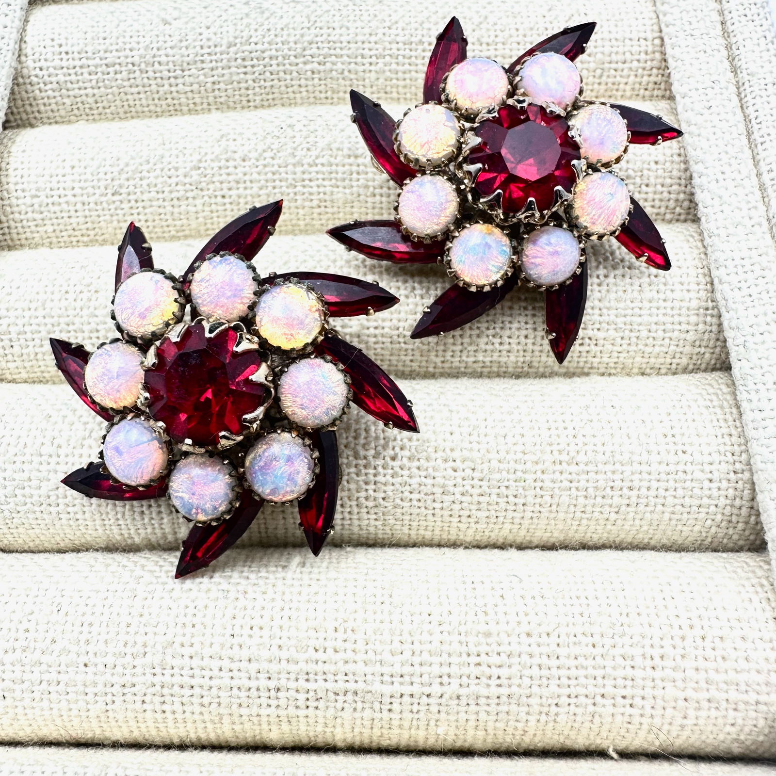 Vintage Judy Lee Red Glass Rhinestone Dragons Breath Cabochon Gold Tone Clip Earrings: Vintage Judy Lee Red Glass Rhinestone Dragons Breath Cabochon Gold Tone Clip Earrings
