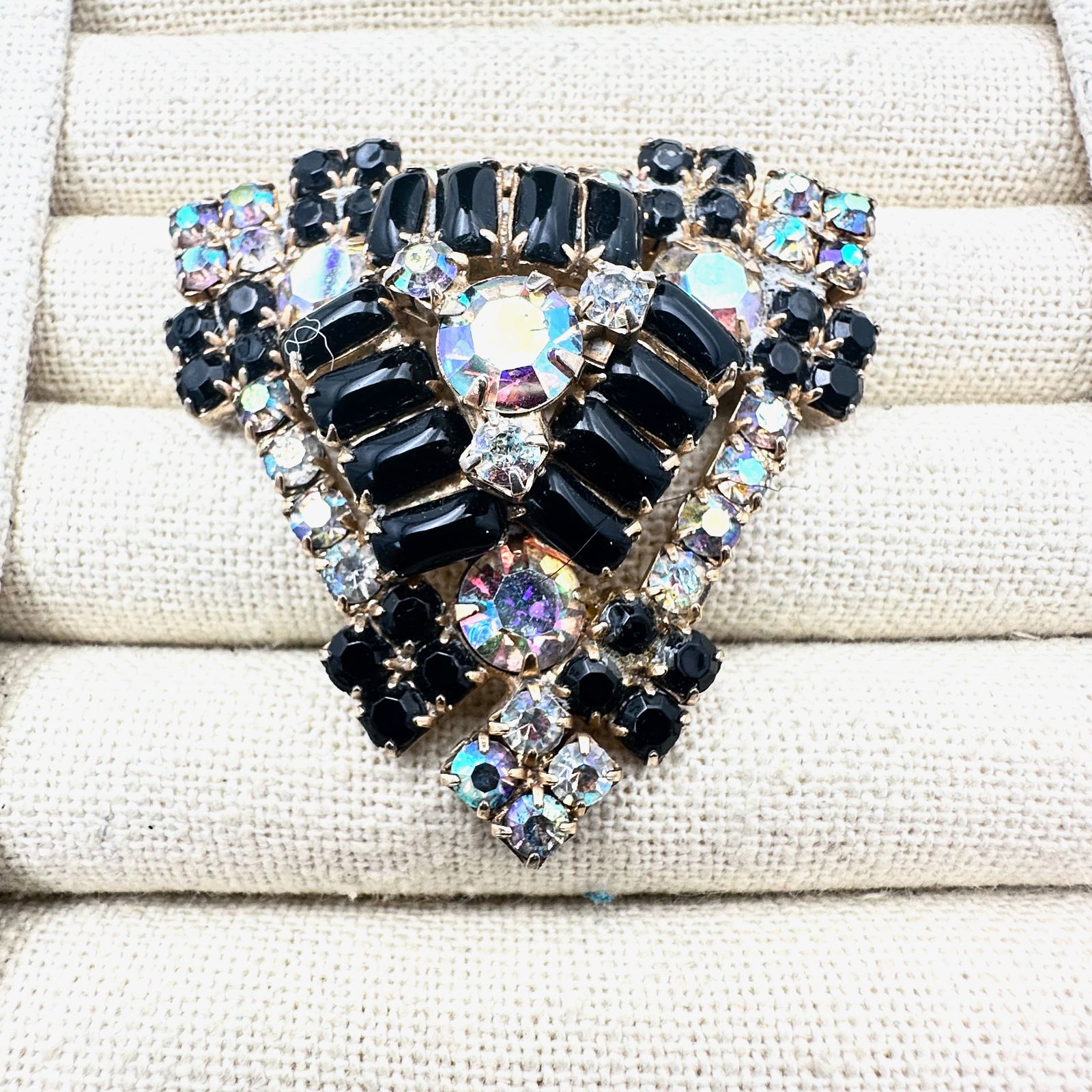 Vintage Black Glass Rhinestone Aurora Borealis Rhinestone Gold Tone Brooch Pin 2 Inch: Vintage Black Glass Rhinestone Aurora Borealis Rhinestone Gold Tone Brooch Pin 2 Inch