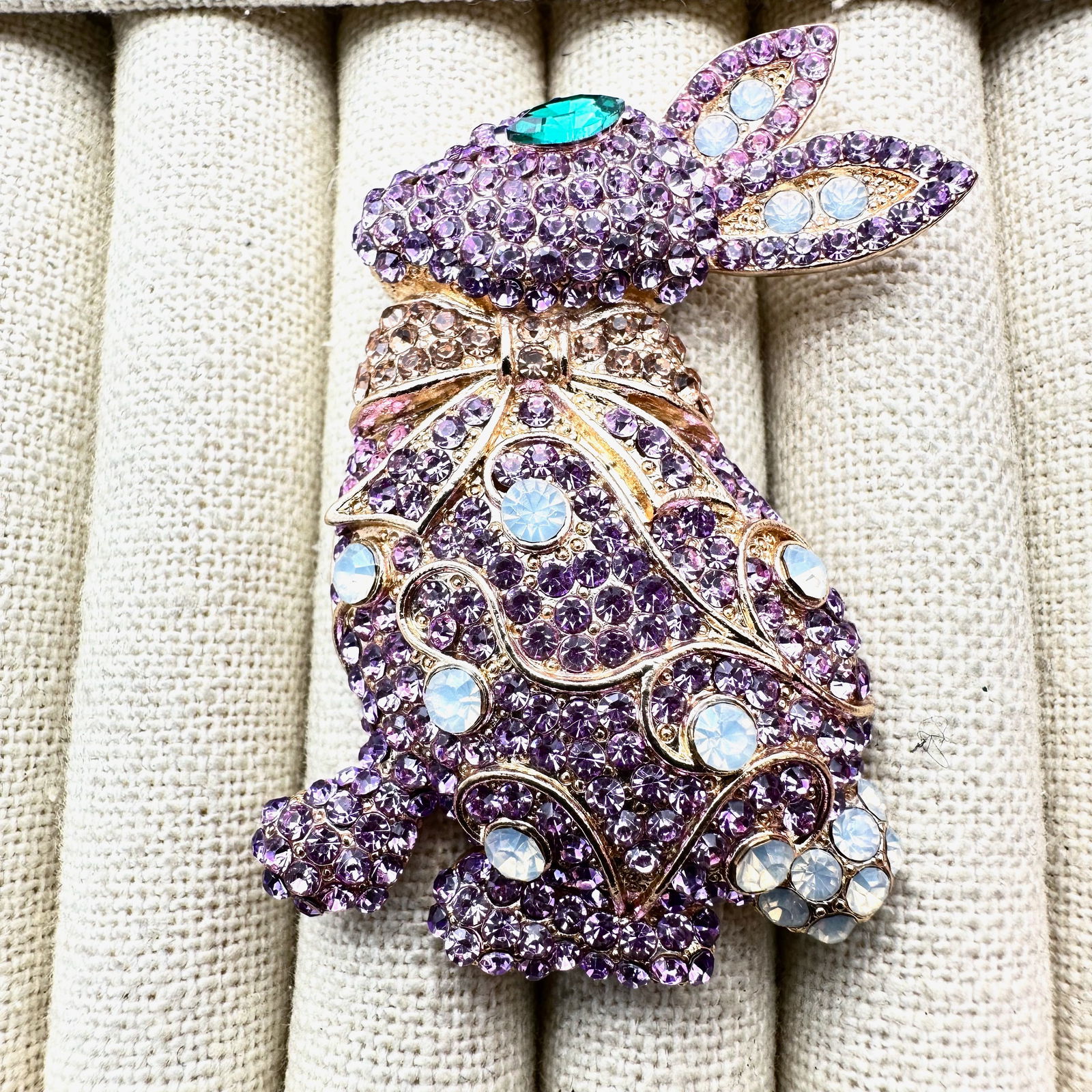 Pink Rhinestone Gold Tone Bunny Rabbit Pendant Pin Brooch 2.75 Inch: Pink Rhinestone Gold Tone Bunny Rabbit Pendant Pin Brooch 2.75 Inch