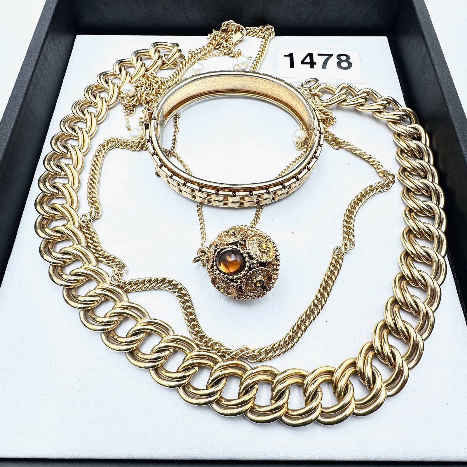 Vintage to Modern Group Lot Collection of Jewelry: Vintage to Modern Group Lot Collection of Jewelry