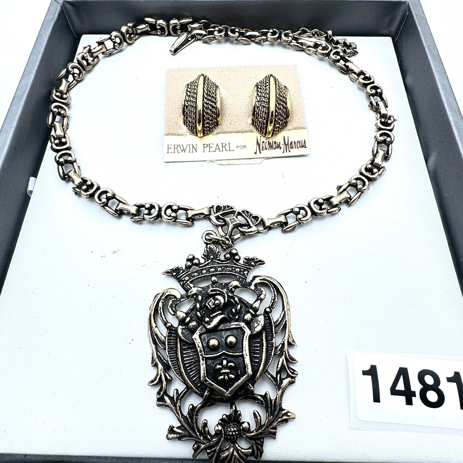 Vintage to Modern Group Lot Collection of Jewelry: Vintage to Modern Group Lot Collection of Jewelry