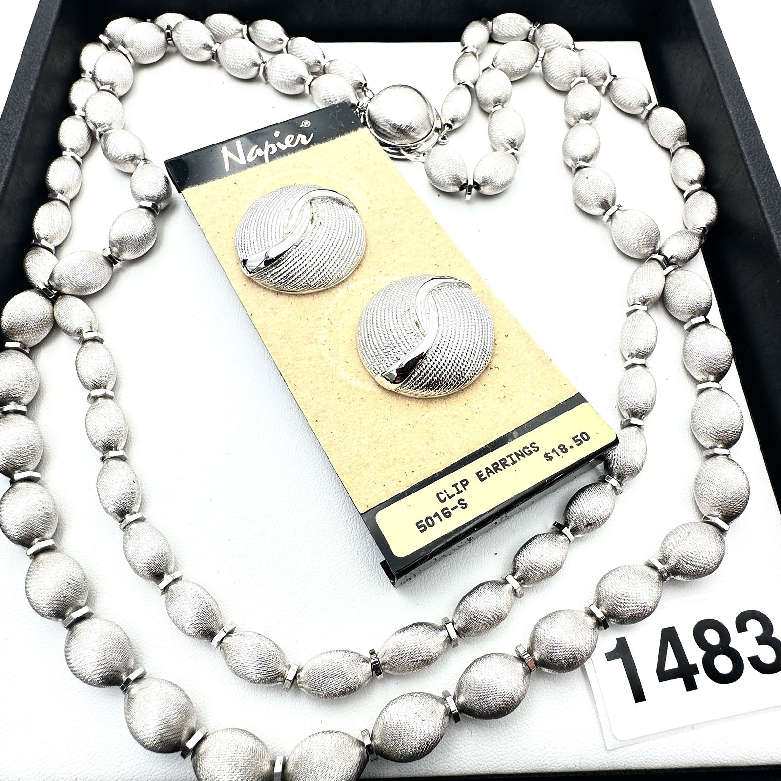 Vintage to Modern Group Lot Collection of Jewelry: Vintage to Modern Group Lot Collection of Jewelry