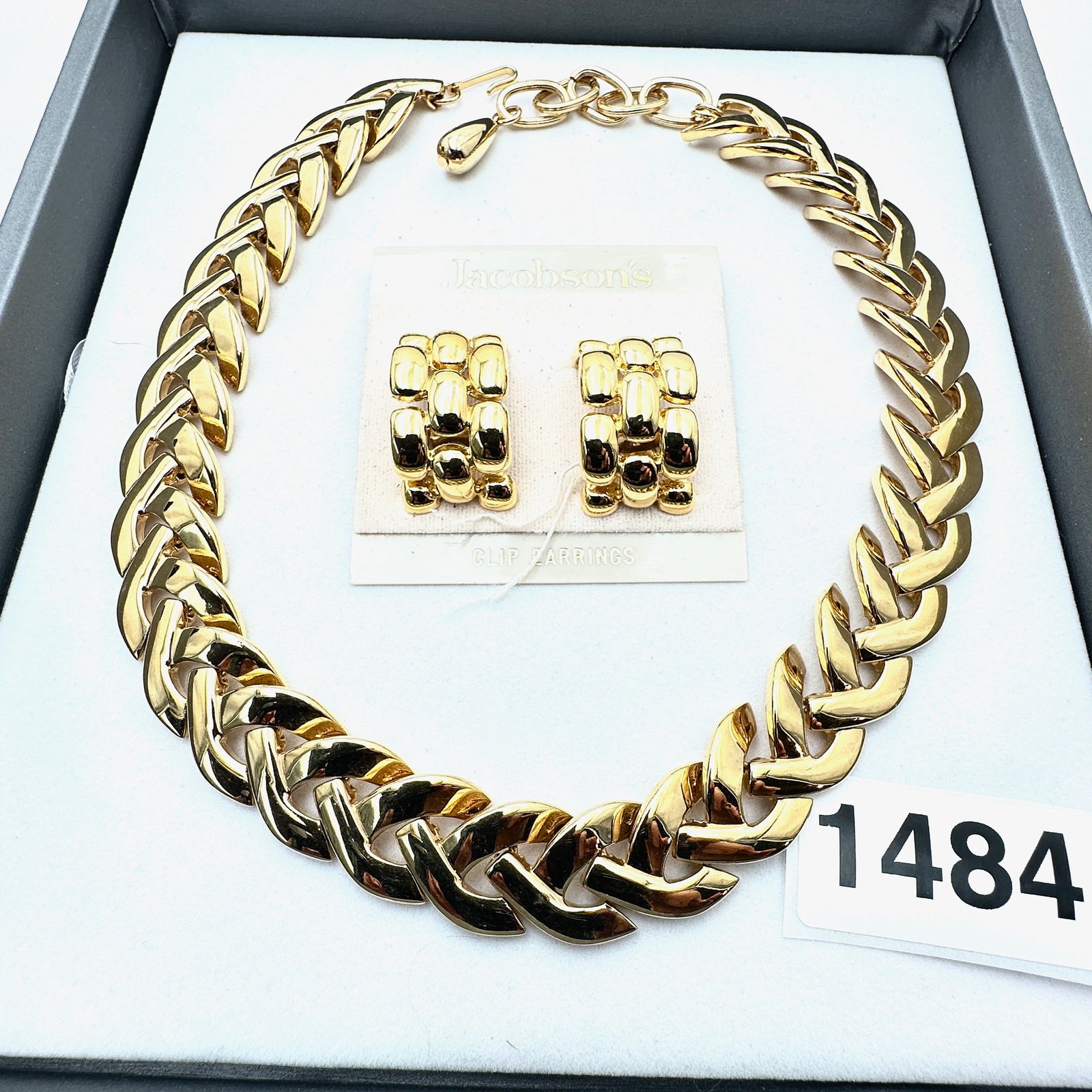 Vintage to Modern Group Lot Collection of Jewelry: Vintage to Modern Group Lot Collection of Jewelry