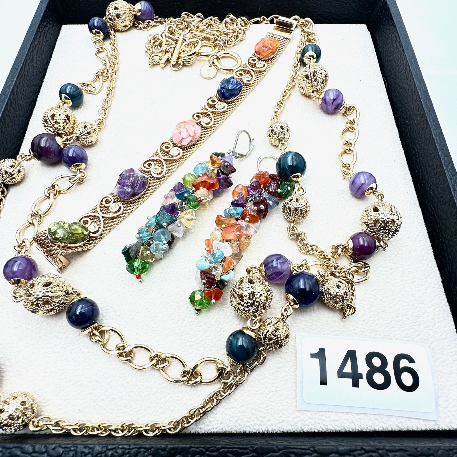 Vintage to Modern Group Lot Collection of Jewelry: Vintage to Modern Group Lot Collection of Jewelry