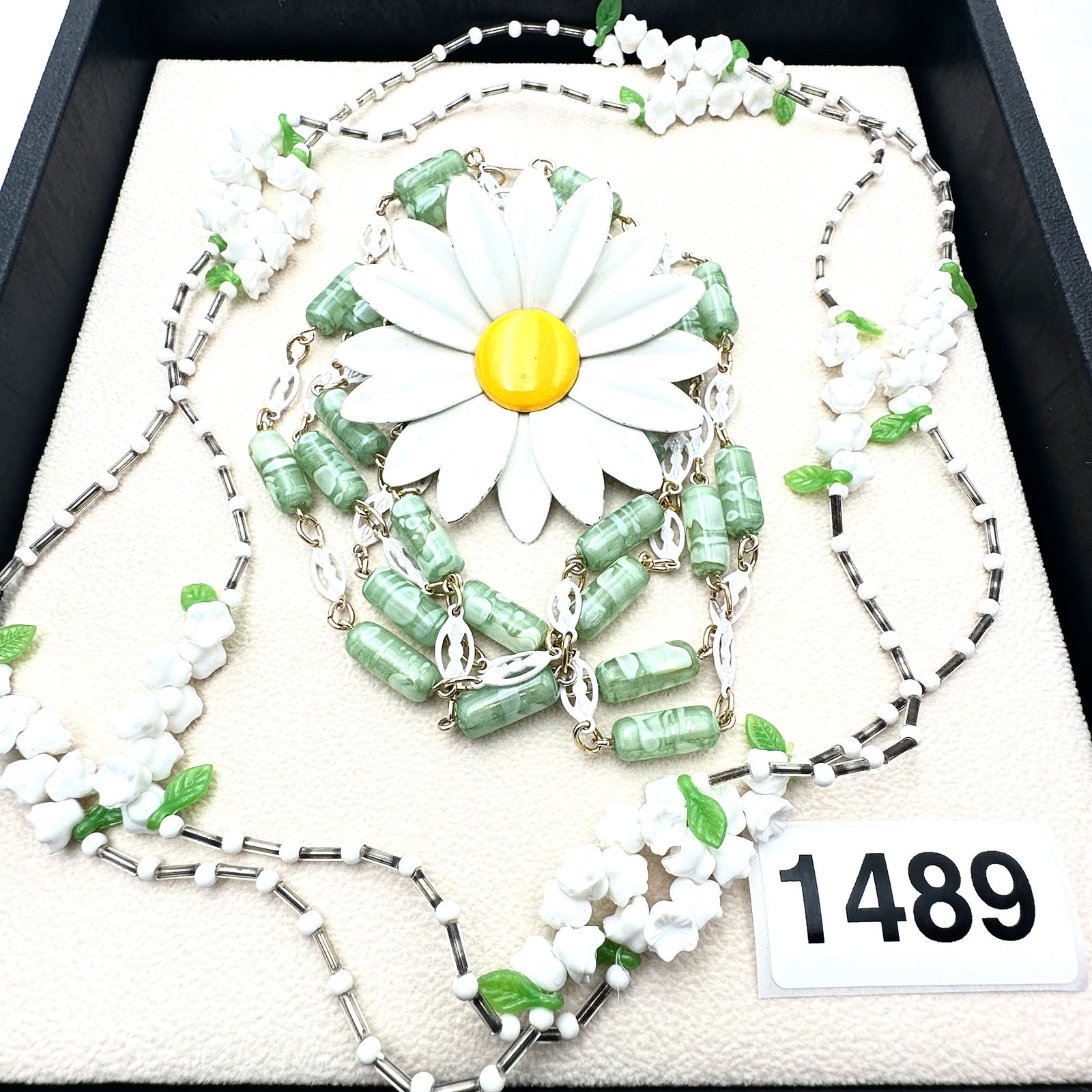 Vintage to Modern Group Lot Collection of Jewelry: Vintage to Modern Group Lot Collection of Jewelry