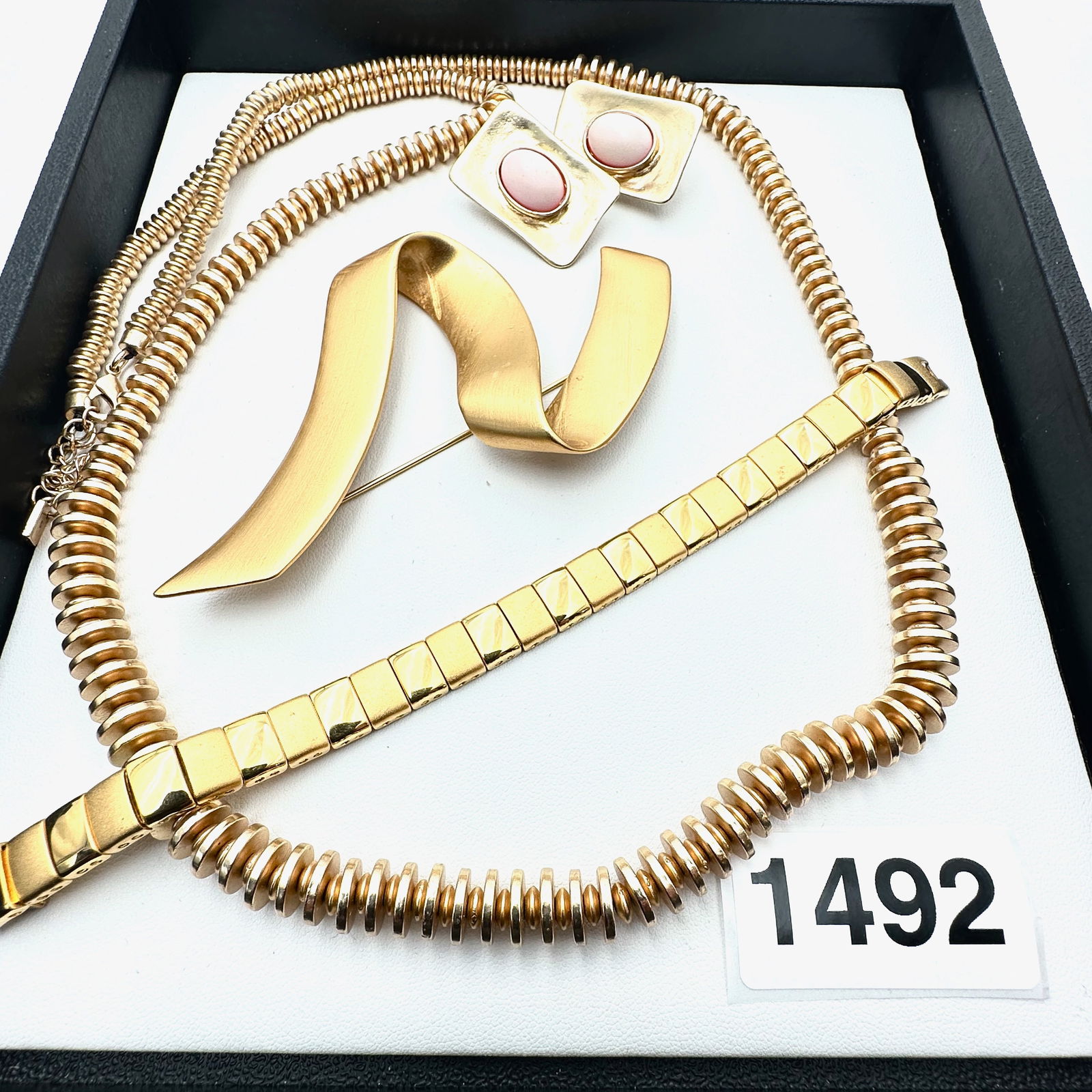 Vintage to Modern Group Lot Collection of Jewelry: Vintage to Modern Group Lot Collection of Jewelry